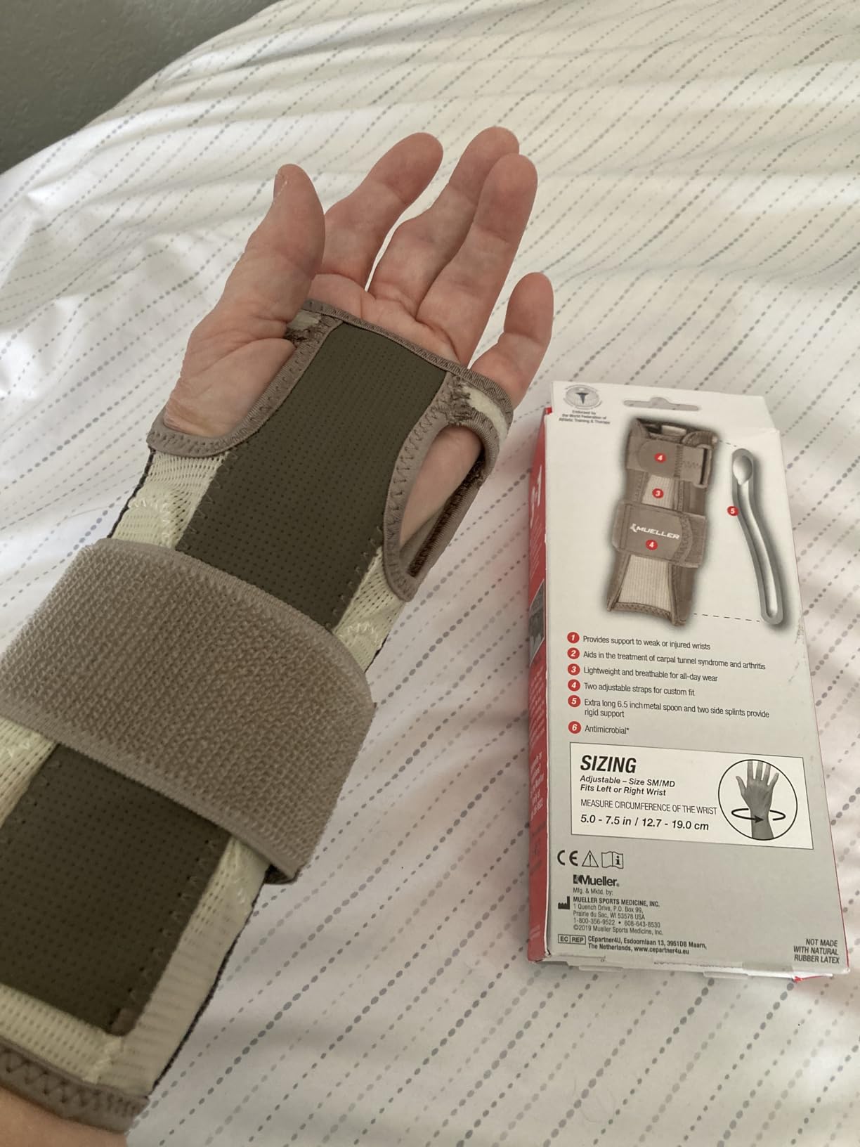 MUELLER Sports Medicine Reversible Wrist Stabilizer with Splint, Wrist Pain Relief Support for Men and Women, Ideal for Carpal Tunnel, Tendinitis, Arthritis, Taupe, Small/Medium customer photo 2