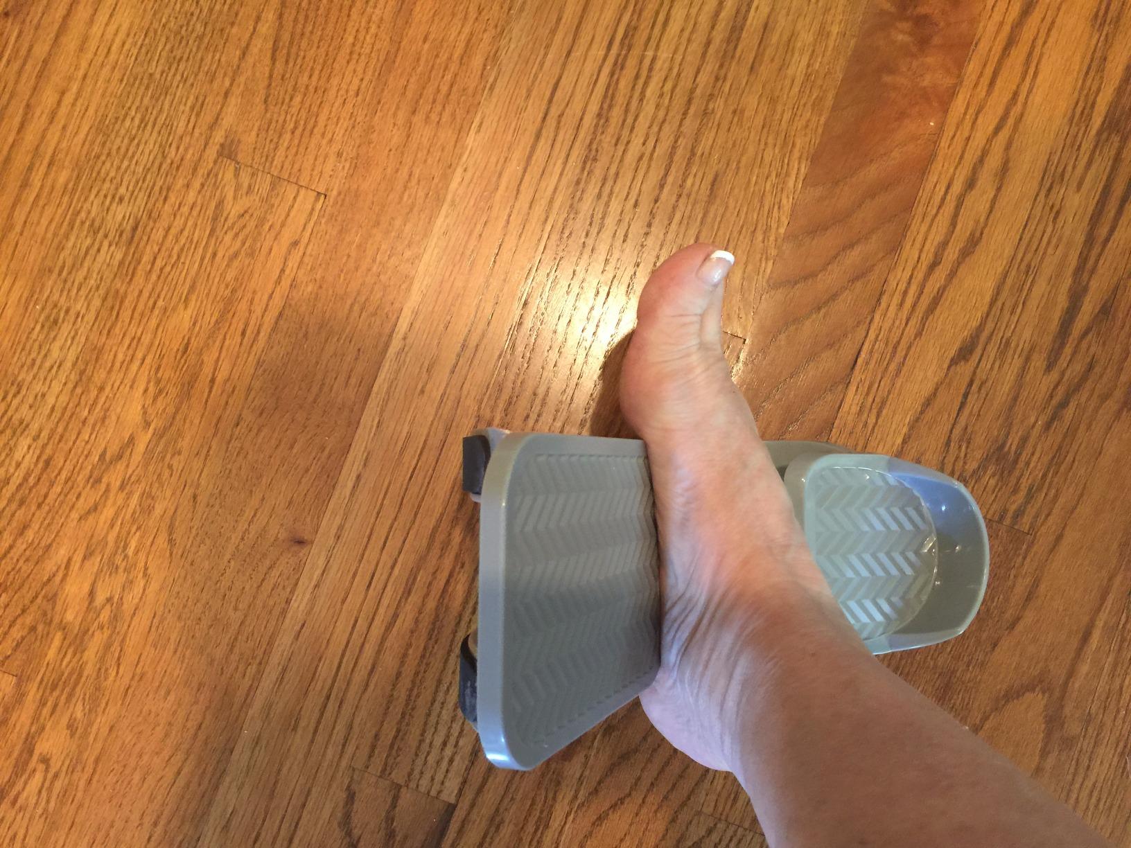 Vive Foot Rocker - Calf Stretcher for Achilles Tendinitis, Plantar Fasciitis Pain Relief (Standard) customer photo 1