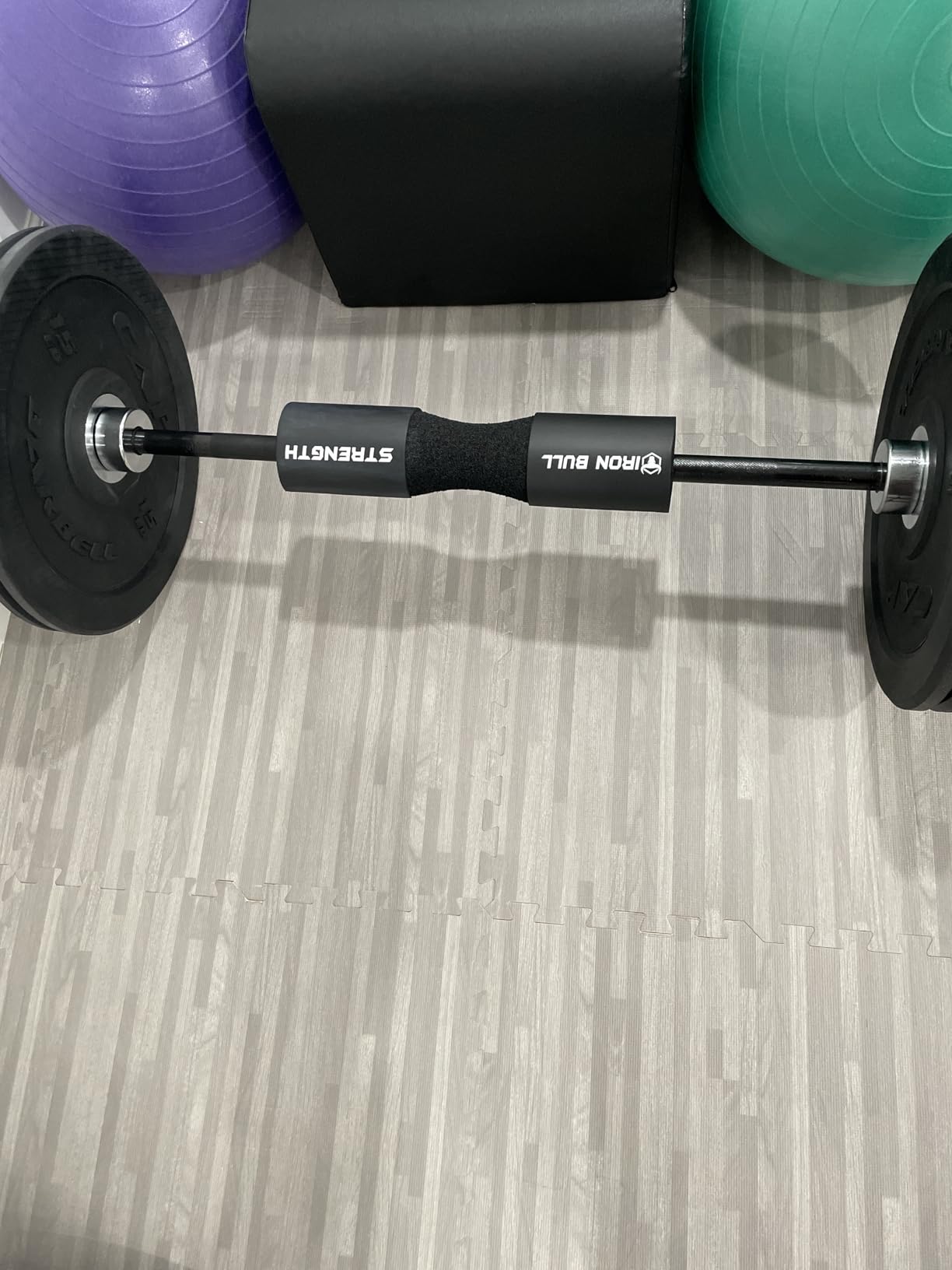 Advanced Squat Pad - Barbell Pad for Hip Thrusts, Squats & Lunges - Neck & Shoulder Squat Bar Pad Cushion Support Foam for Extra Comfort customer photo 1