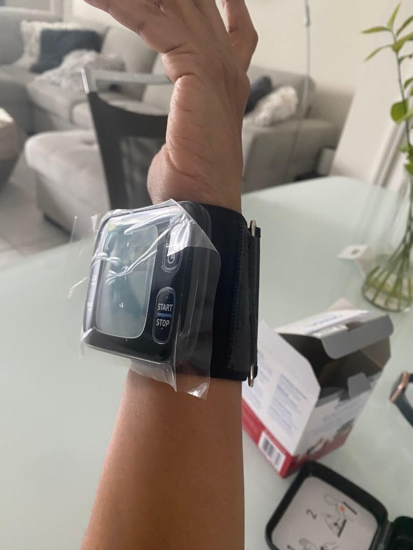 OMRON 7 Series Wireless Wrist Blood Pressure Monitor for Home Use - #1 Doctor & Pharmacist Recommended Brand - Clinically Validated - Connect App customer photo 2