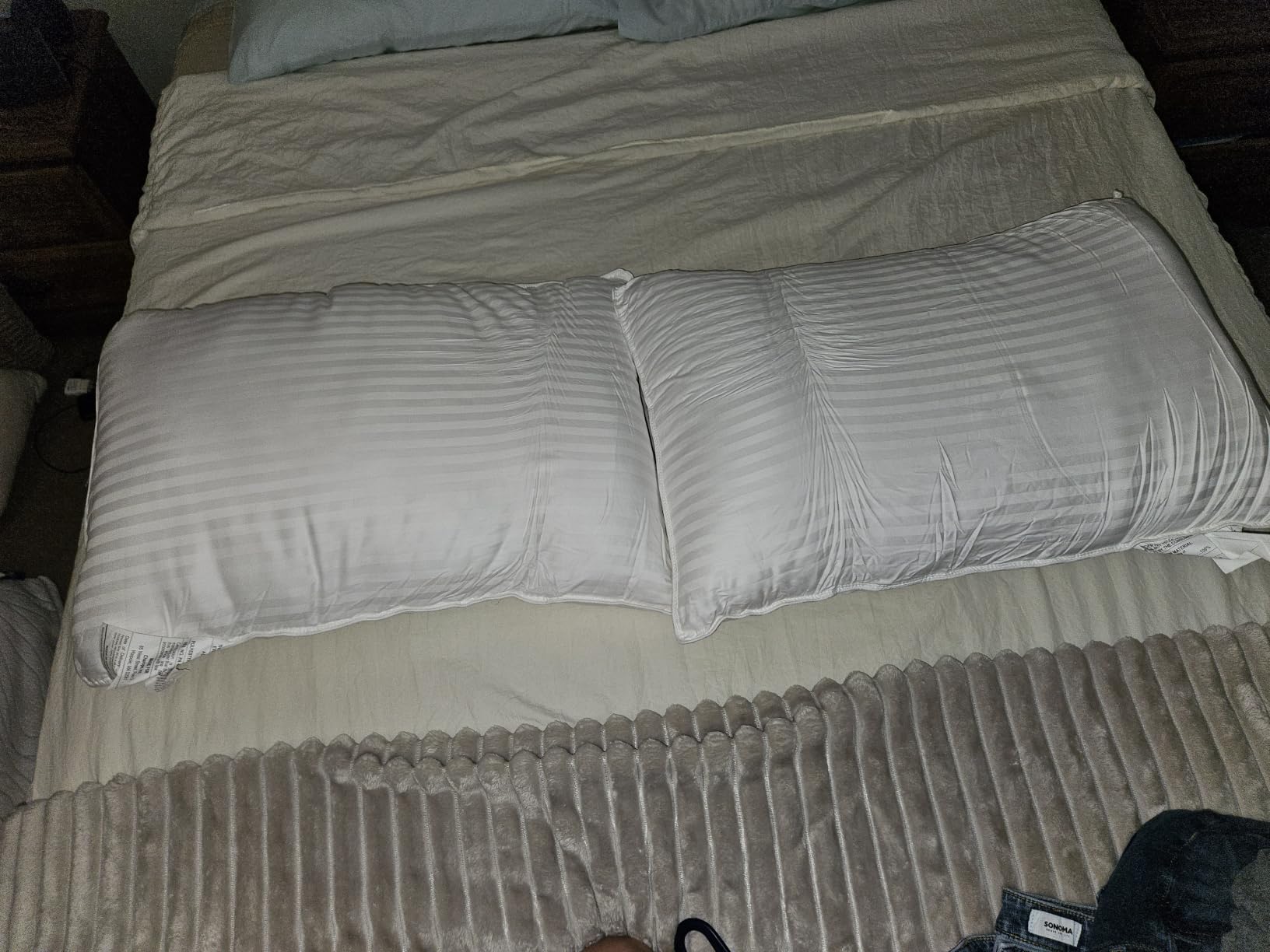 Beckham Hotel Collection Bed Pillows Standard/Queen Size Set of 2 - Original Soft Down Alternative Pillow for Sleeping - Soft Support for Back, Stomach or Side Sleepers customer photo 2