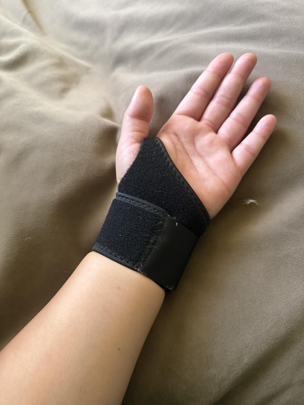 Doctor Developed Wrist Brace, Wrist Wraps for Carpal Tunnel Arthritis, Tendonitis, Hand Support, Ideal for Fitness, Weightlifting - Handbook Included (Wrist Brace 1 Pack) customer photo 2