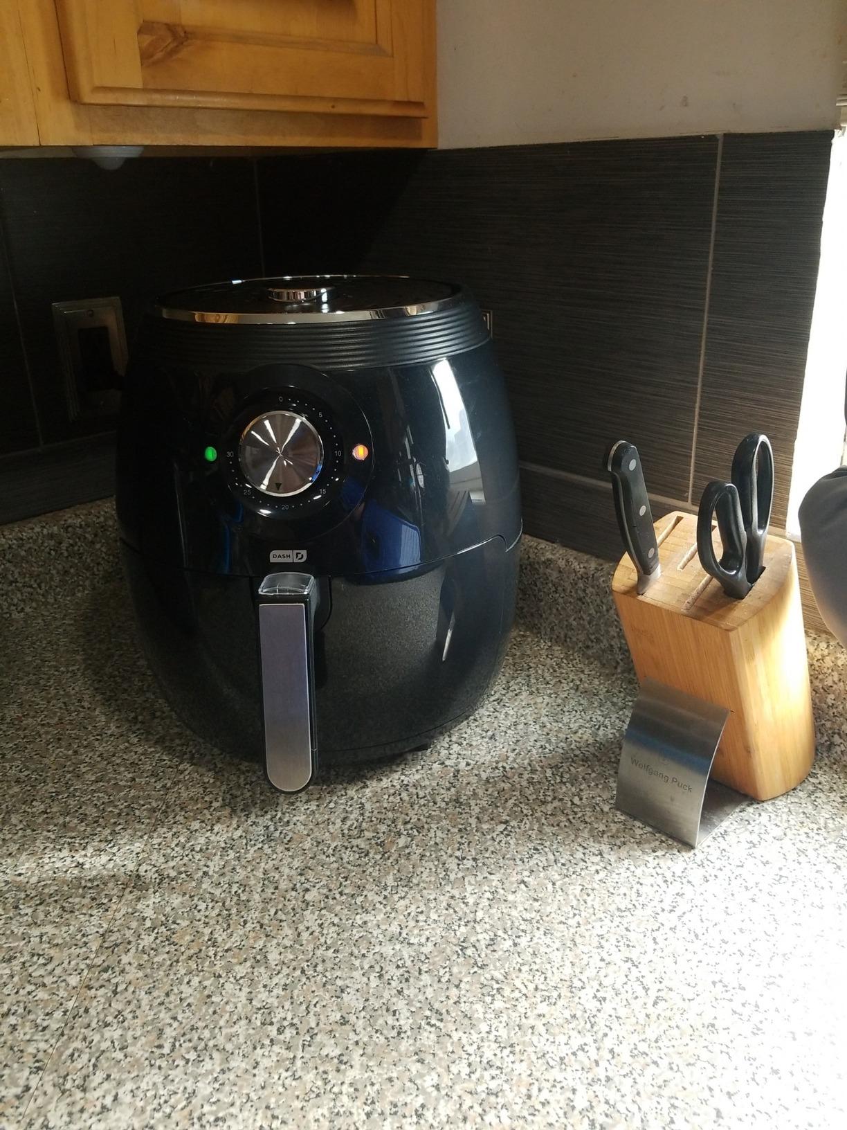 Dash Deluxe Air Fryer, Adjustable Temperature Control & Auto Shut-Off, AirCrisp Technology, Spacious Nonstick Basket, 1700 Watt, 6 Quarts customer photo 2