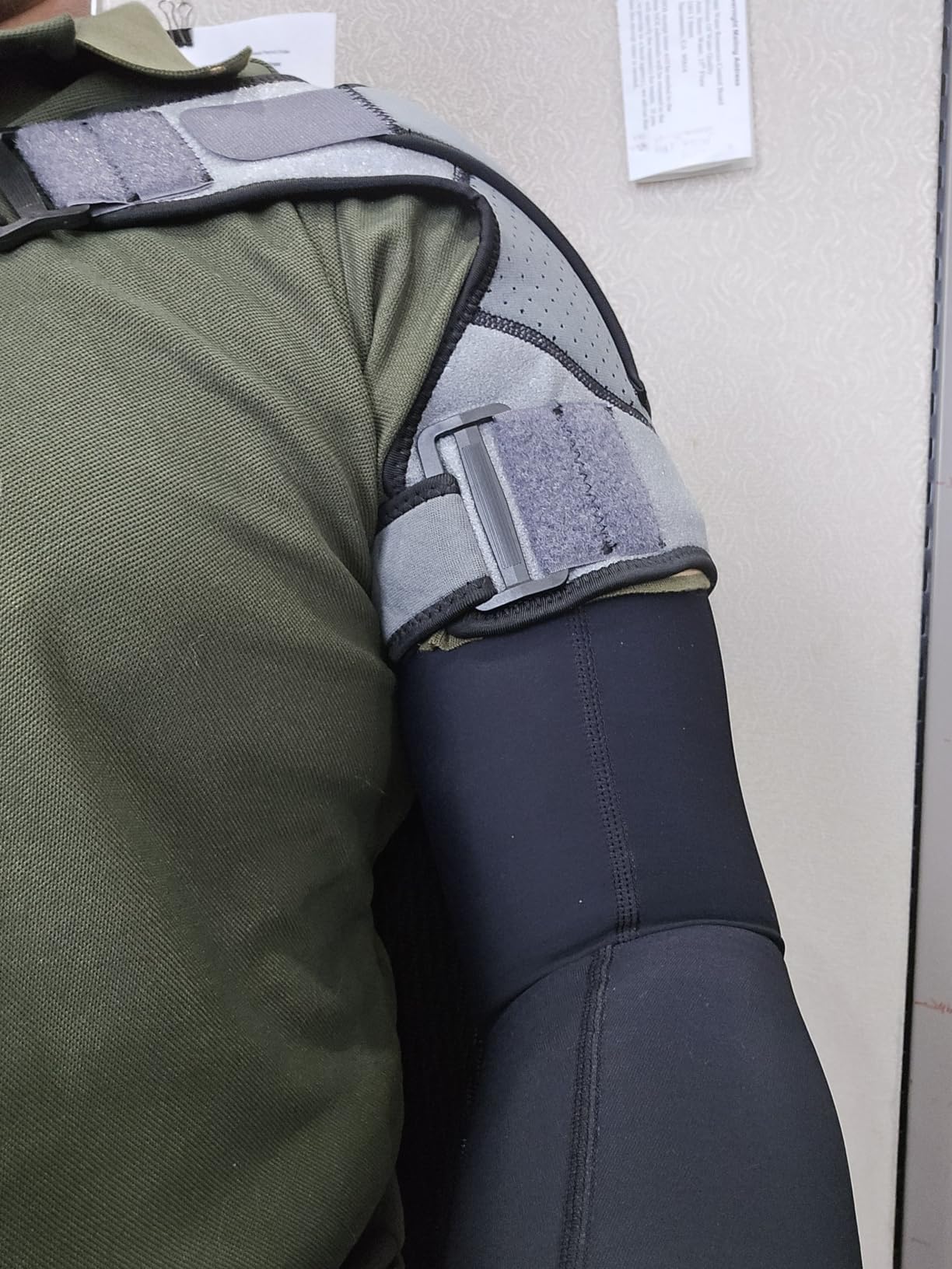 Sparthos Rotator Cuff Shoulder Brace for Women & Men - Support - Gray-UNI customer photo 2