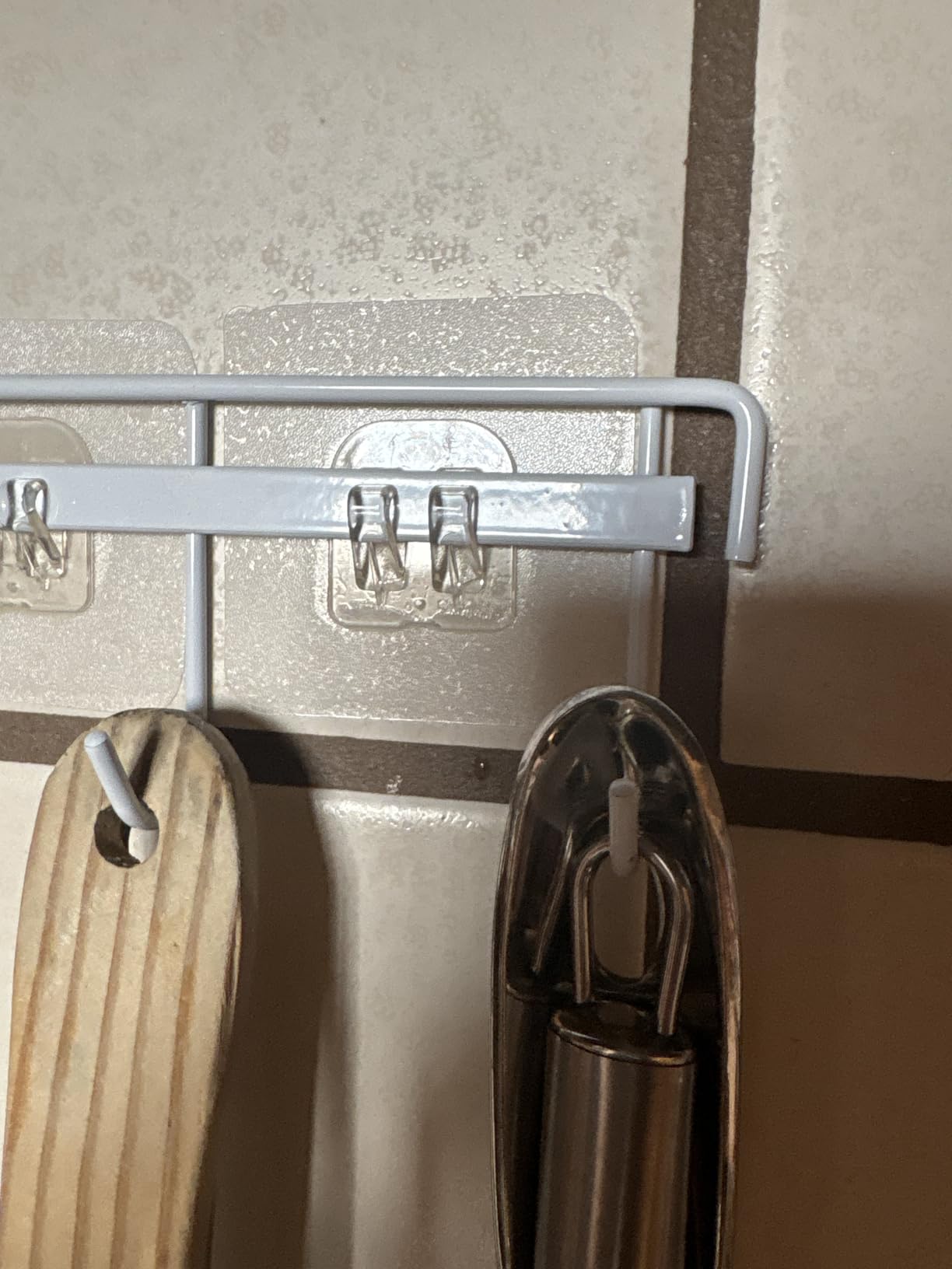 YiZhi Adhesive Wall Hooks Rack Kitchen Rail, Space Saving Utensil Holder No Drilling Wall Mounted Accessory Hanger with 6 Hooks, Pack of 2 customer photo 2