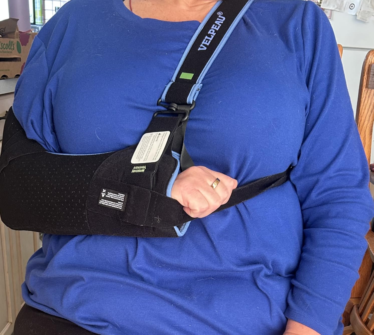 Velpeau Arm Sling Shoulder Immobilizer for Women and Men, fit Left or Right Arm - Rotator Cuff Support Brace - Medical Sling for Shoulder, Clavicle, Elbow Injury (Comfort type, Large: Bust 33.5
