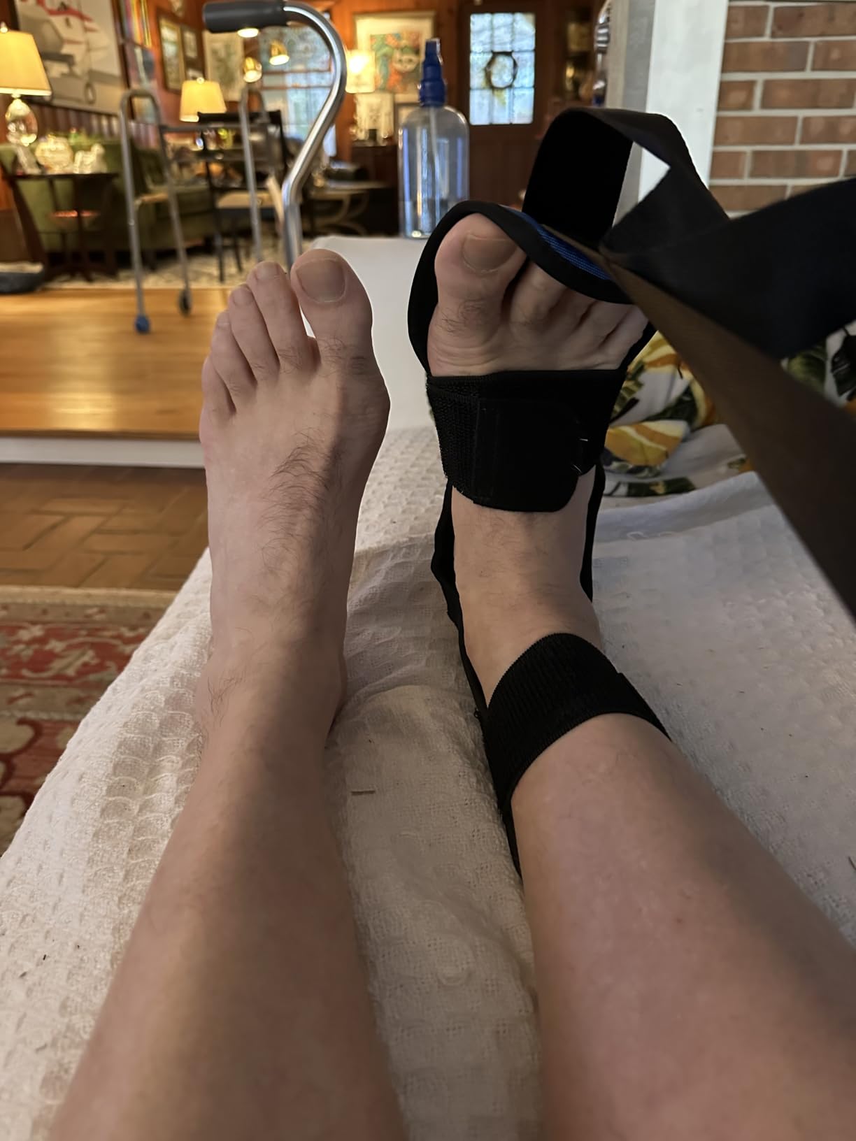 comness Foot and Calf Stretcher-Stretching Strap For Plantar Fasciitis, Heel Spurs, Foot Drop, Achilles Tendonitis & Hamstring. Yoga Foot & Leg Stretch Strap. (Black) customer photo 1