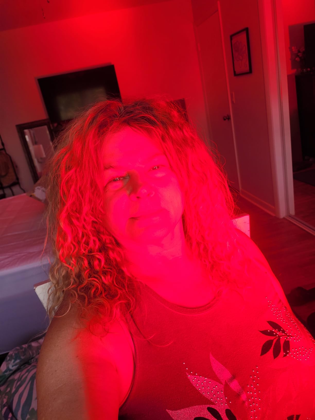 Hooga Red Light Therapy Panel Device PRO300 - 660nm Red & 850nm Near Infrared Light Therapy, 60 Dual Chip LEDs, Timer, Table Top Stand Included customer photo 2