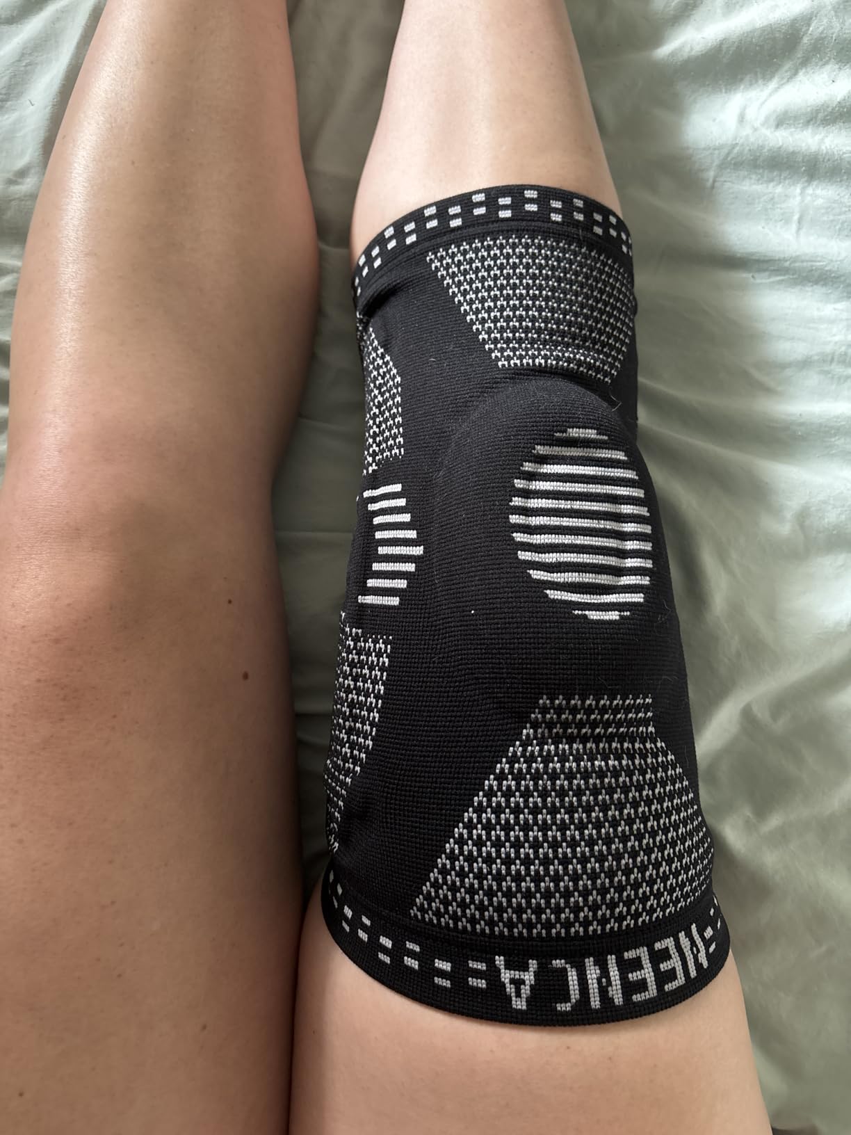 NEENCA Professional Knee Brace, Compression Knee Support with Patella Gel Pad & Side Stabilizers, Medical Knee Sleeve for Pain Relief, ACL,PCL, Meniscus, Injury Recovery, Arthritis, Sports, Workout... customer photo 1