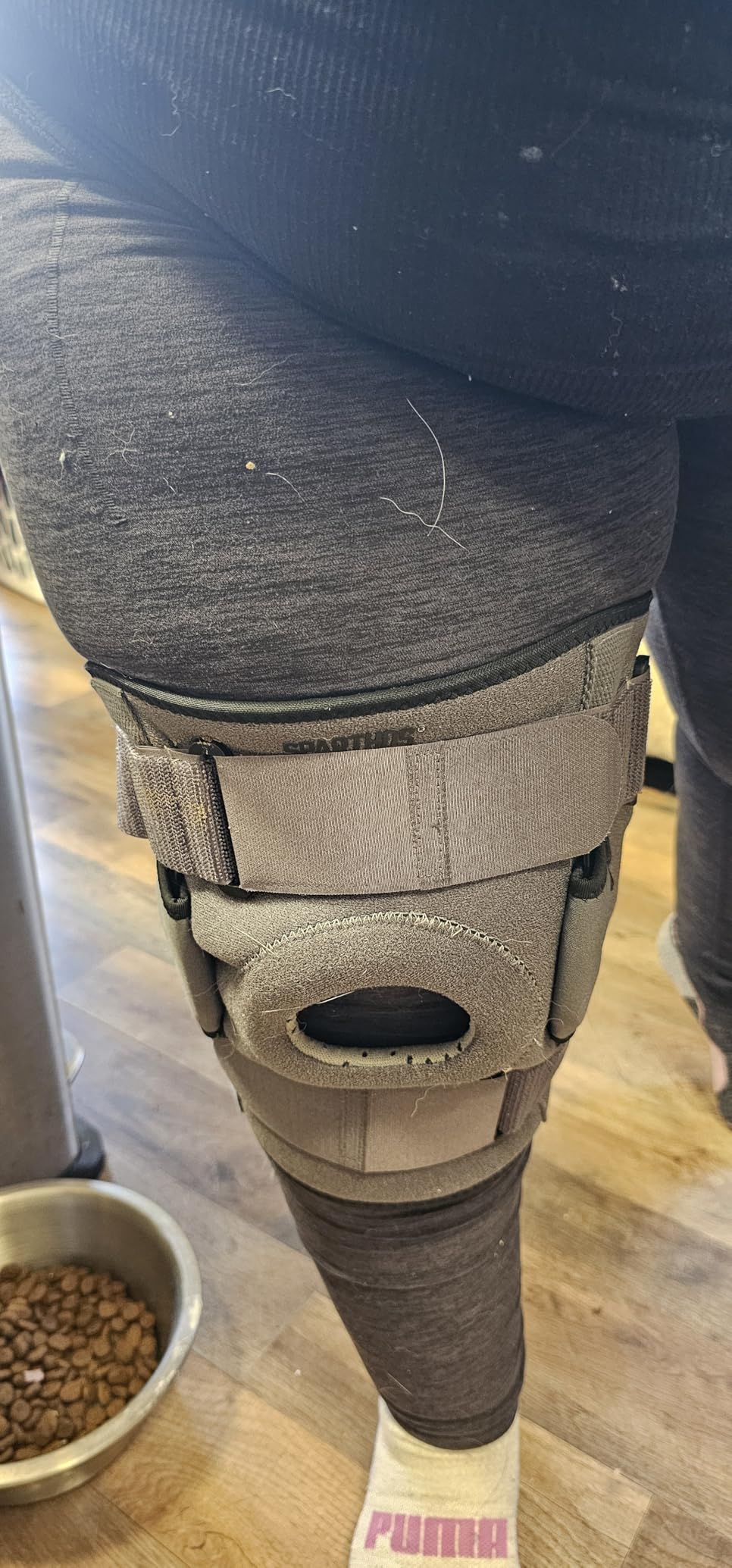 Sparthos Hinged Knee Brace - Relieves ACL, MCL, Meniscus Tear, Arthritis, Tendon Pain - Dual Metal Side Stabilizers - Support for Running, For Men and Women Check Size Chart (Large, 15½-20