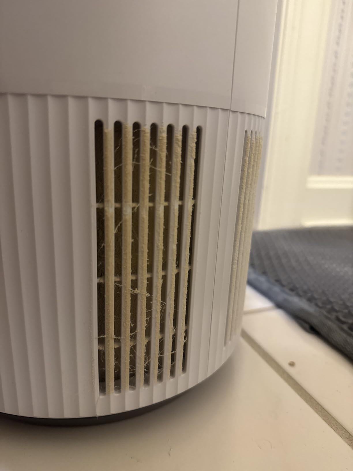 Shark Clean Sense Air Purifier, HP102, White | 500 Sq Ft, Bedroom, Nursery, Home Office, Dorm, HEPA-Exceeding Filter, Captures Pollutants, Pet Dander, Dust, Odor, and More customer photo 1