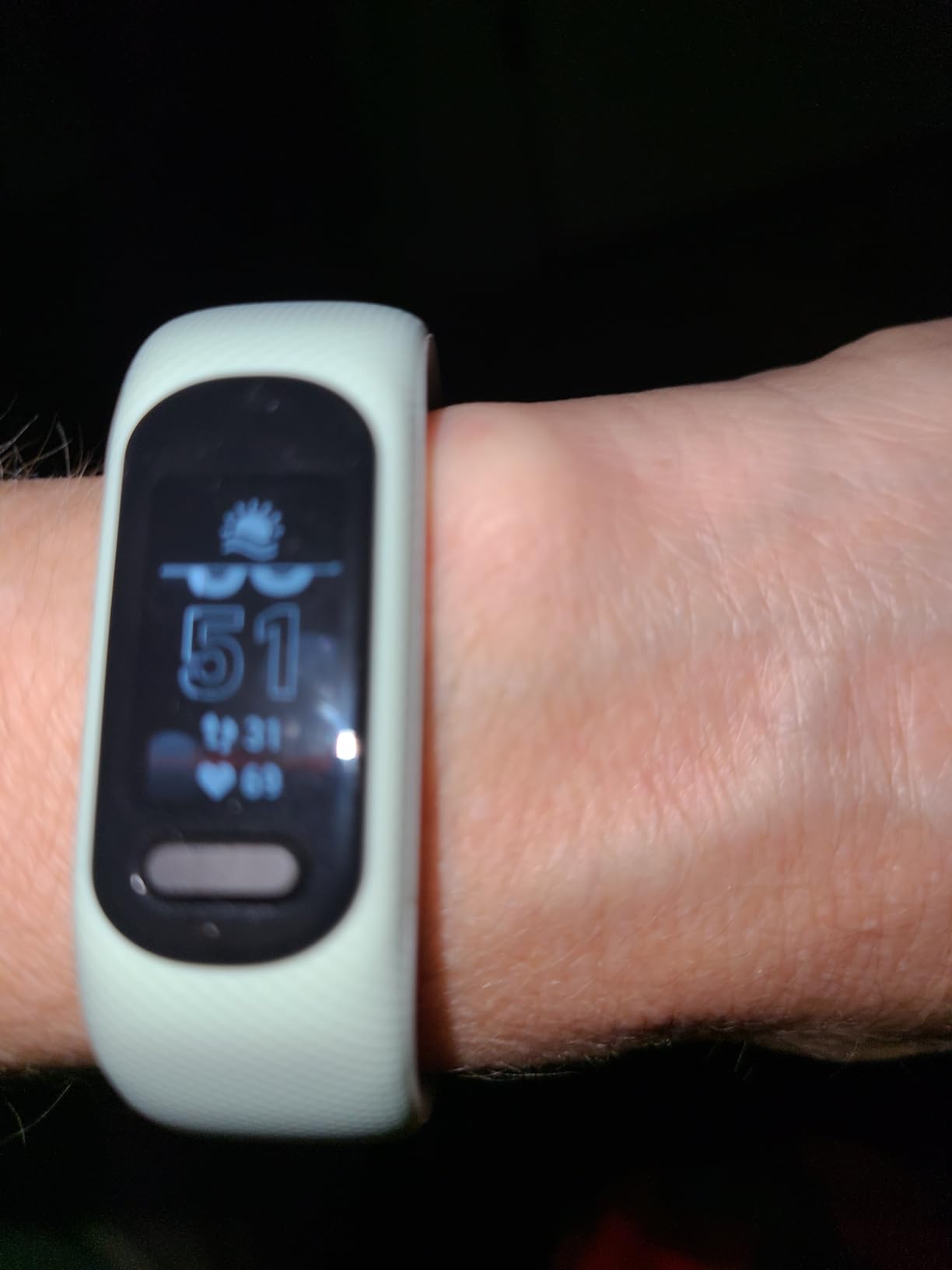 Garmin vívosmart 5, Fitness Tracker, Long-Lasting Battery, Simple Design, White customer photo 2