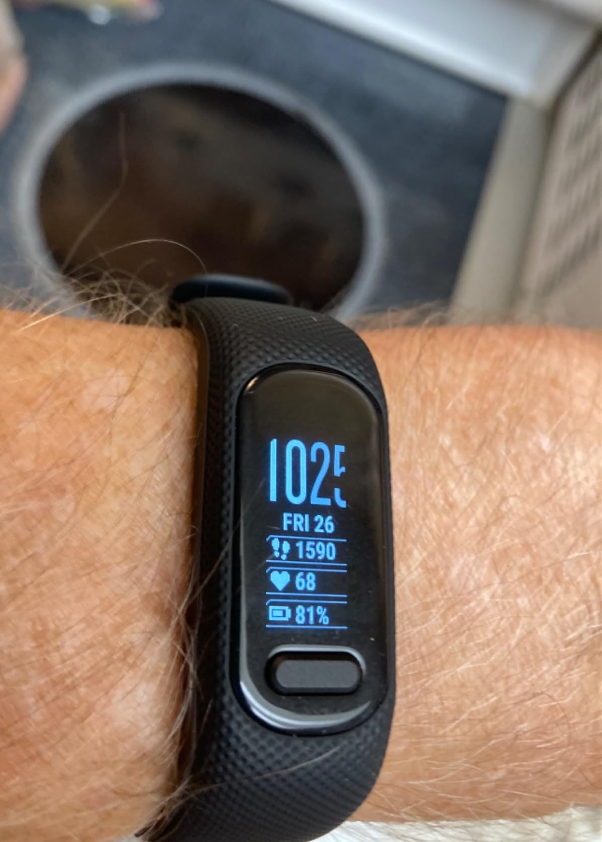 Garmin vívosmart 5, Fitness Tracker, Long-Lasting Battery, Simple Design, Black Large customer photo 1