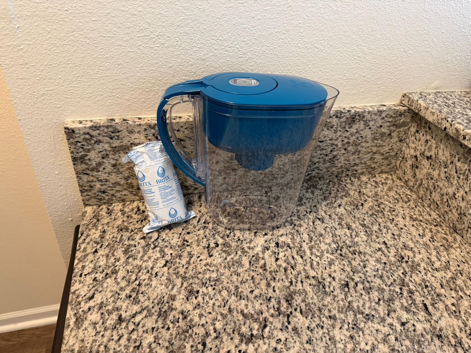 Brita Metro Water Filter Pitcher with SmartLight Change Indicator, BPA-Free, Replaces 1,800 Plastic Water Bottles a Year, Lasts Two Months, Includes 1 Filter, Small - 6-Cup Capacity, White customer photo 1