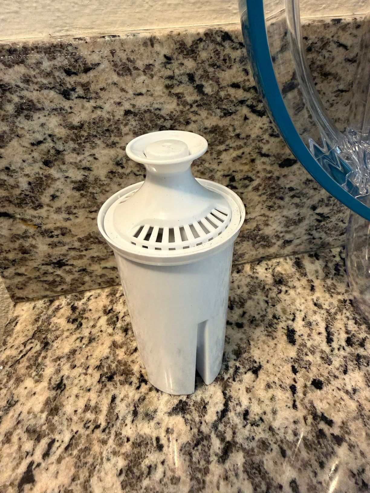 Brita Metro Water Filter Pitcher with SmartLight Change Indicator, BPA-Free, Replaces 1,800 Plastic Water Bottles a Year, Lasts Two Months, Includes 1 Filter, Small - 6-Cup Capacity, White customer photo 2