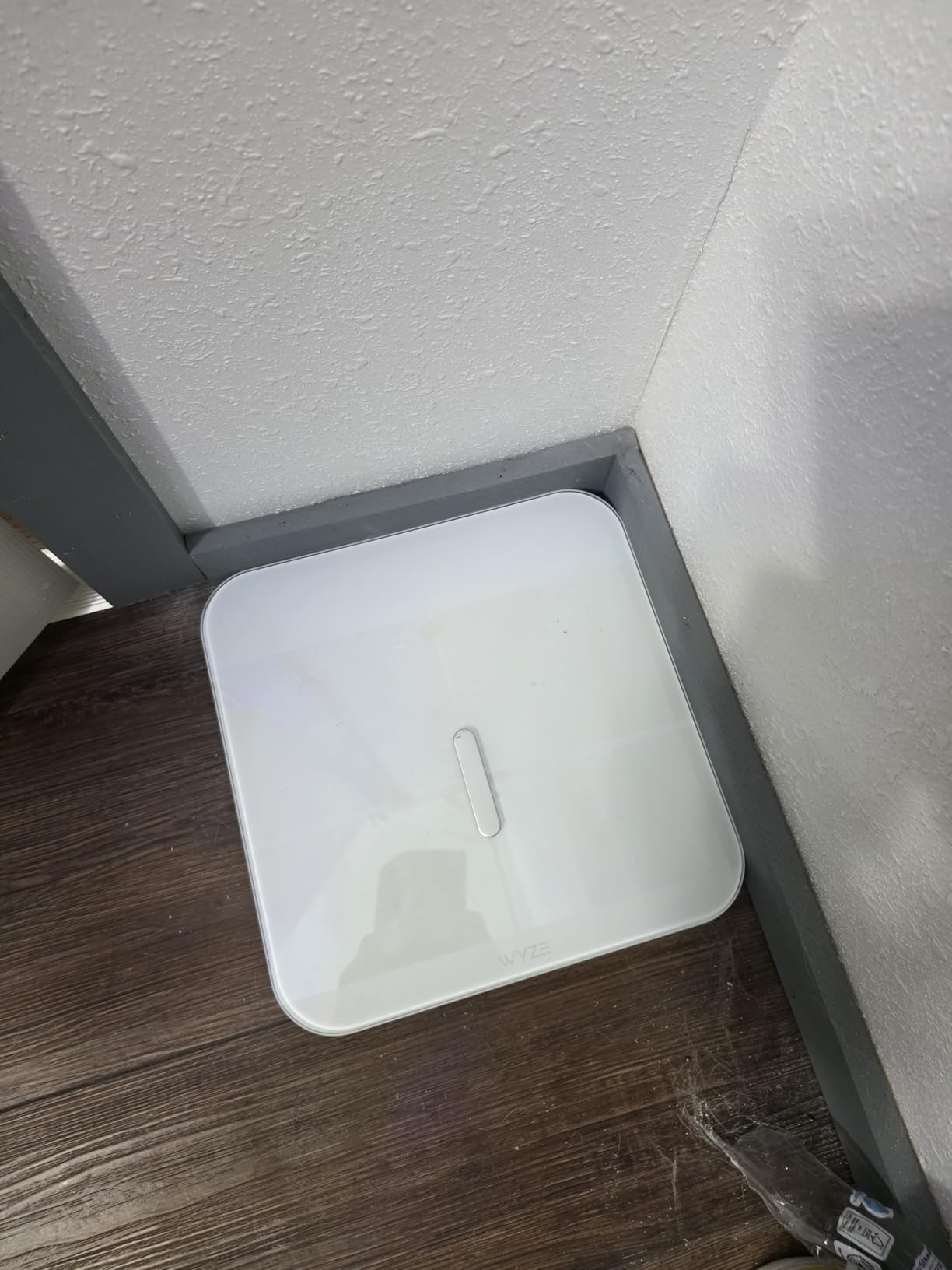 Wyze Smart Scale X - Digital Bathroom Scale for Body Weight, BMI, Body Fat, Muscle Mass, Heart Rate Monitor, ITO Glass, 400 lbs customer photo 1