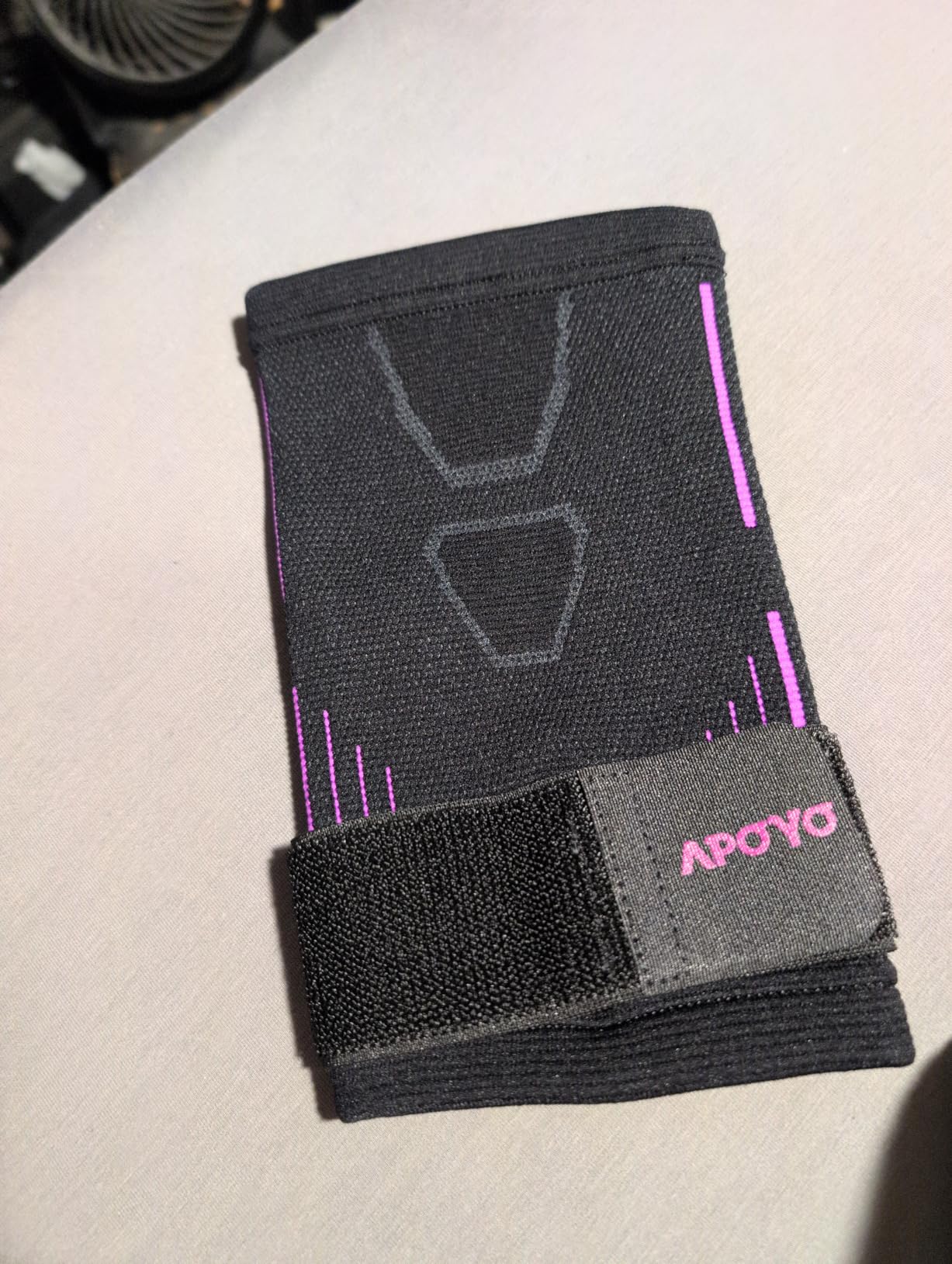 APOYO Tennis Elbow Brace for Women & Men, Workout and Everyday Use (Large) | Elbow Compression Sleeve for Arthritis, Tendonitis, Tennis Elbow & Golfers Elbow, Reduce Joint Pain During Fitness Activity customer photo 2