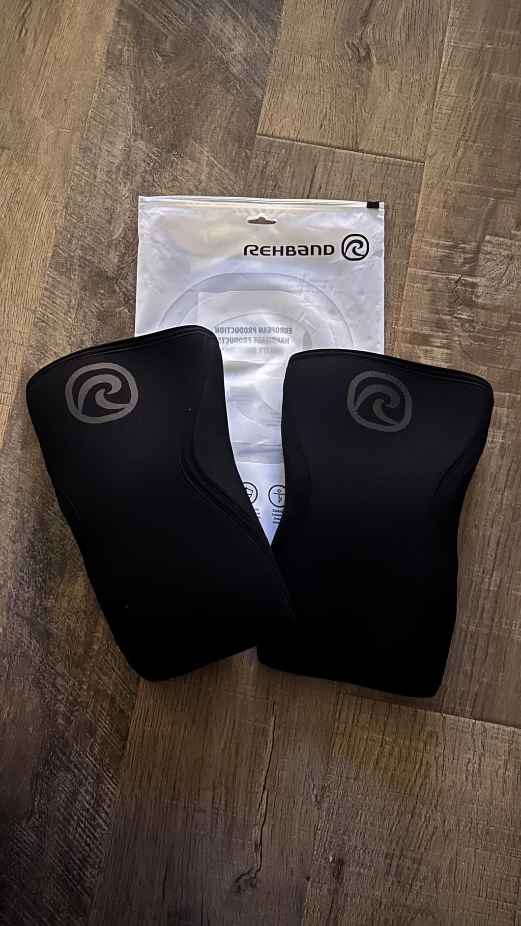 Rehband 7mm Power Max Knee Compression Sleeve for Strength Sports, Competition Grade, Neoprene Knee Sleeves for Bodybuilding & Heavy Powerlifting, Carbon/Black - 1 Pair, Medium customer photo 1
