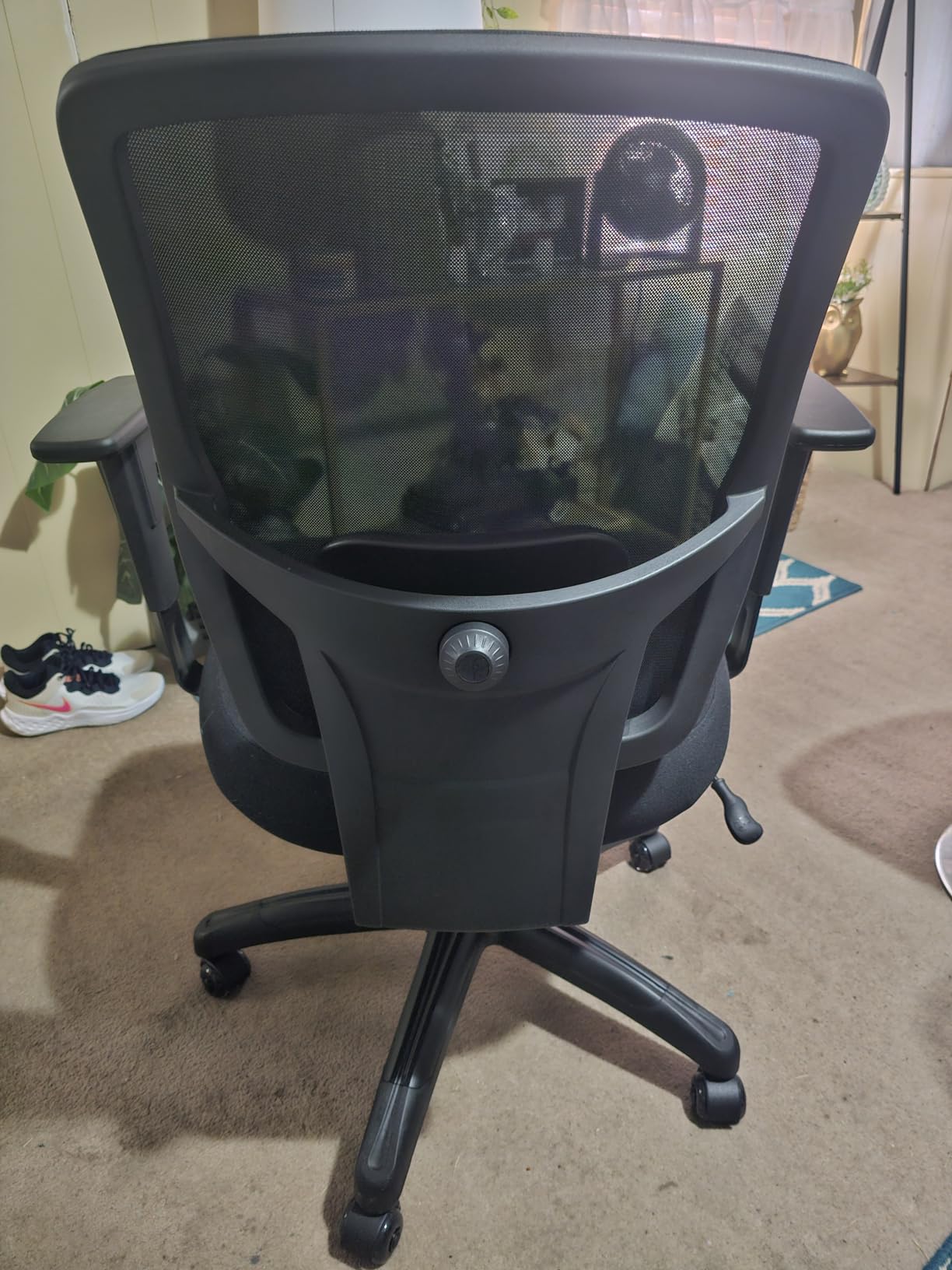 Amazon Basics Big and Tall Mesh Office Chair with Adjustable Armrests, Lumbar Support, Adjustable Height, 400lbs Capacity, Black customer photo 2