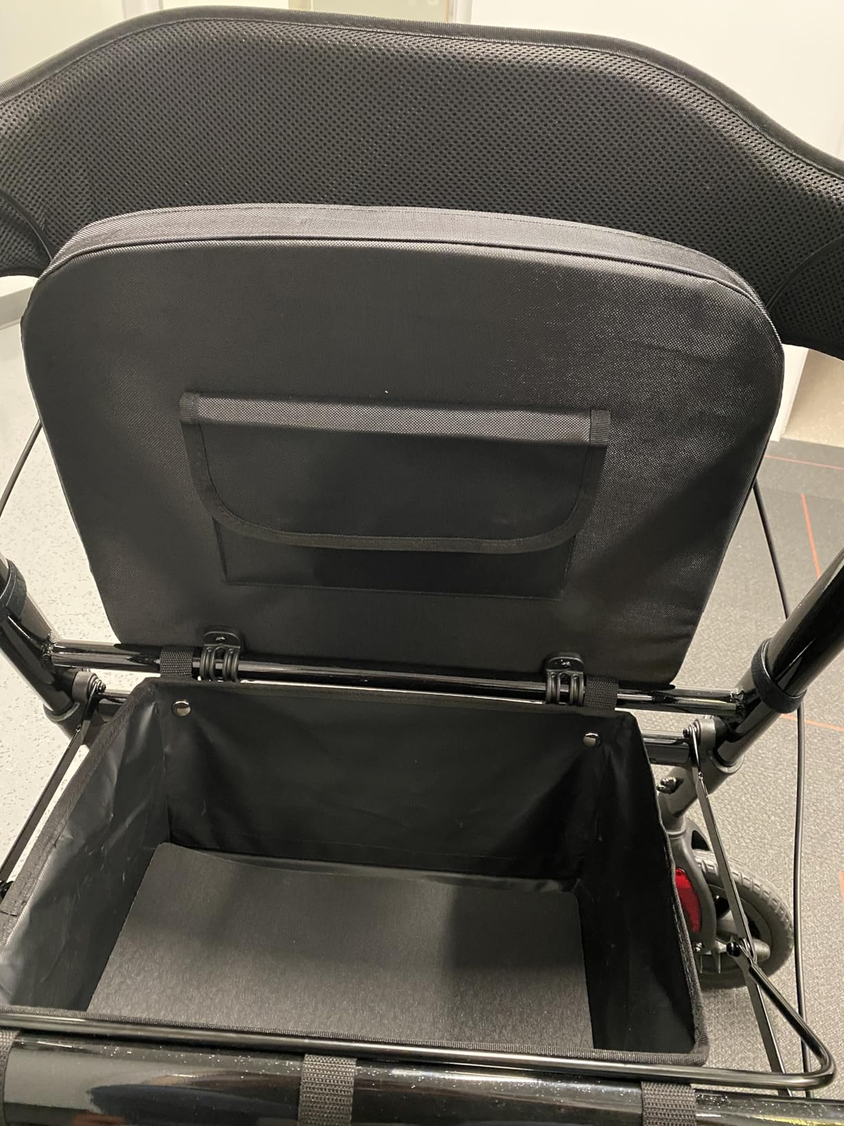 Rollator Walker with Seat, 450Lb Rolling Walker, Extra-Wide Heavy-Duty Rollator Walker with Seat and Brakes for Seniors and Adults Bariatric with Large Aluminum (Champagne) | Sturdy Aluminum Frame, Foldable, Adjustable Height customer photo 1