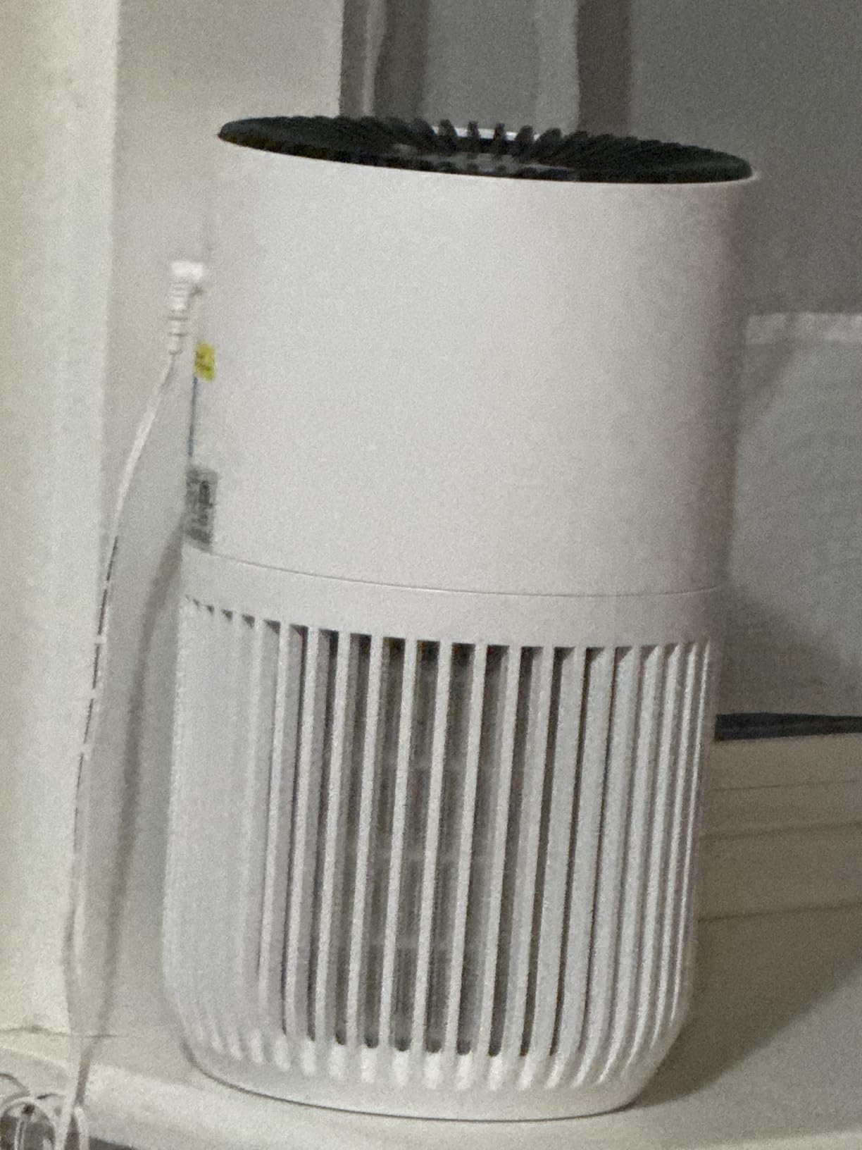 GoveeLife Smart Mini Air Purifier for Bedroom, with App & Alexa Control, HEPA Filter, Portable Air Cleaner with 3 Speeds, 2 Modes, White customer photo 2