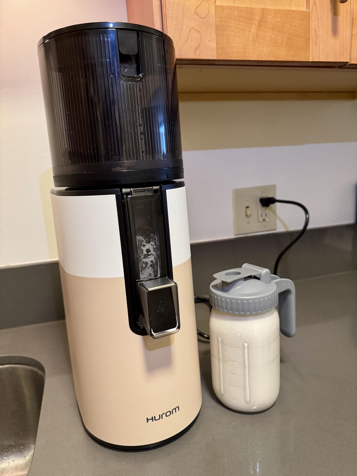 Hurom H400 Cold Press Juicer Machine, Award Winning Masticating Slow Juicer, Easy to Clean, Strainer & Hands Free with Self Feeding, Wide Mouth Hopper, Easy Assembly customer photo 2