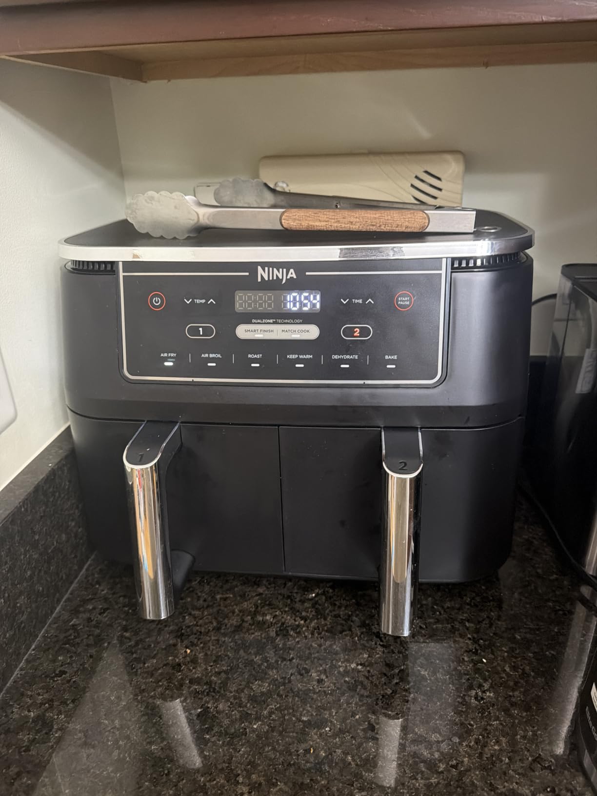 Ninja Foodi Air Fryer, 10 Qt DualZone, 6-in-1, Black, DZ302 | Air fry, broil, roast, keep warm, dehydrate, bake, 2x5 Qt baskets, Fits 8 lbs wings customer photo 1
