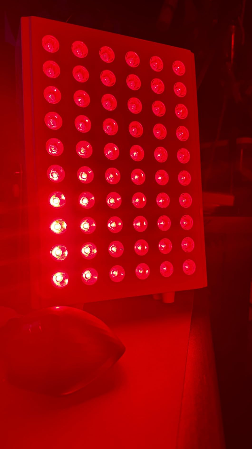 VEVOR Red Light Therapy for Body Face, 60 Dual-Chip LEDs, Red 660nm & Near Infrared 850nm Combo, High Power Light Therapy Panel for Recovery, Pain Relief, Wound Healing, Skin Health, 80W customer photo 1
