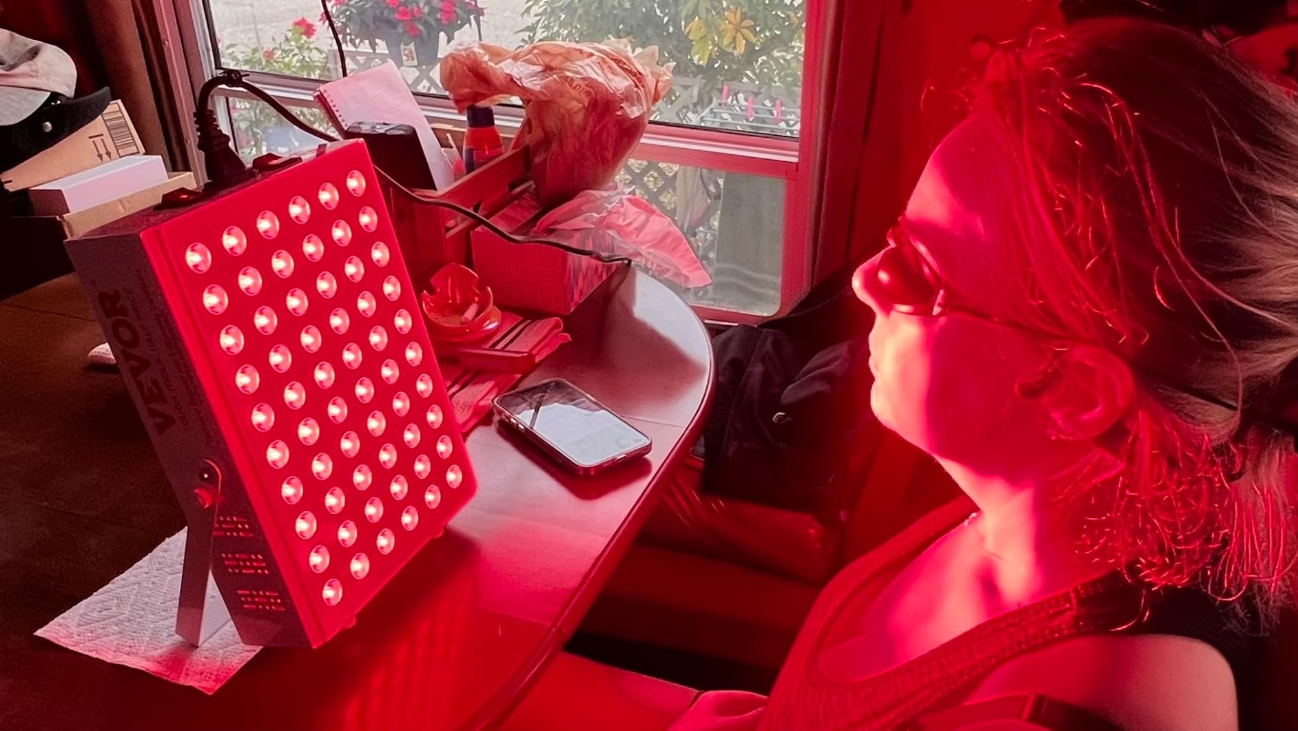 VEVOR Red Light Therapy for Body Face, 60 Dual-Chip LEDs, Red 660nm & Near Infrared 850nm Combo, High Power Light Therapy Panel for Recovery, Pain Relief, Wound Healing, Skin Health, 80W customer photo 2