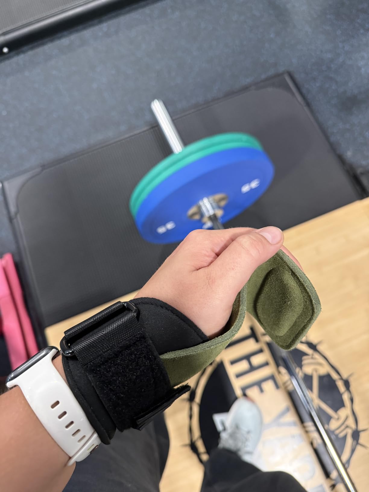 COFIT Wrist Straps for Weightlifting, Workout Wrist Wraps with Dual-Layer Oxford Leather, Enhanced Grip for Optimal Hand and Wrist Protection, Gym Lifting Straps for Deadlift and Powerlifting customer photo 1