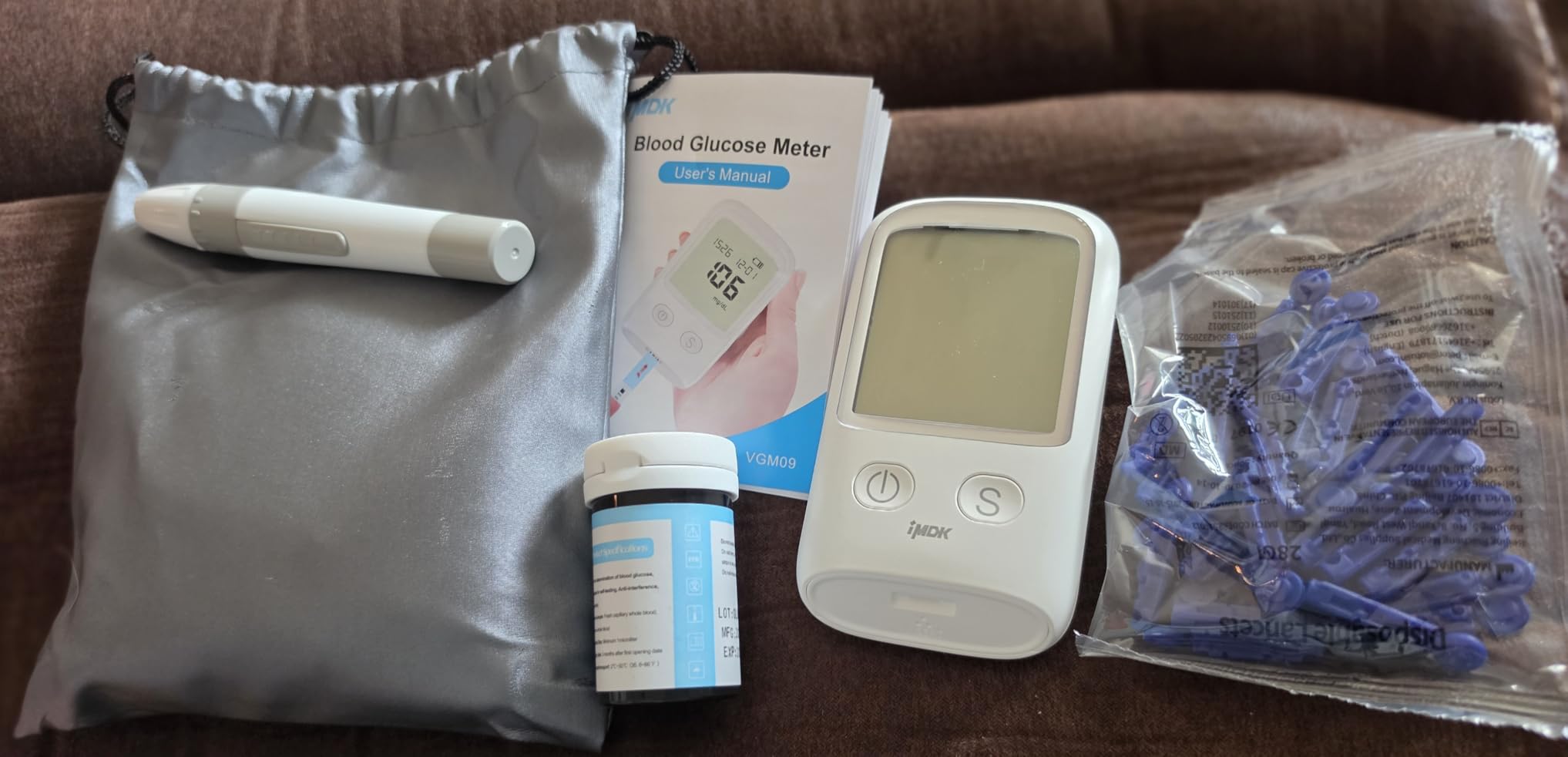 IMDK Blood Glucose Monitor Kit, Clinically Accurate Blood Sugar Test Kit with 100*Glucometer Strips, 100*Lancets, 1*Lancing Devices, No Coding Required customer photo 2