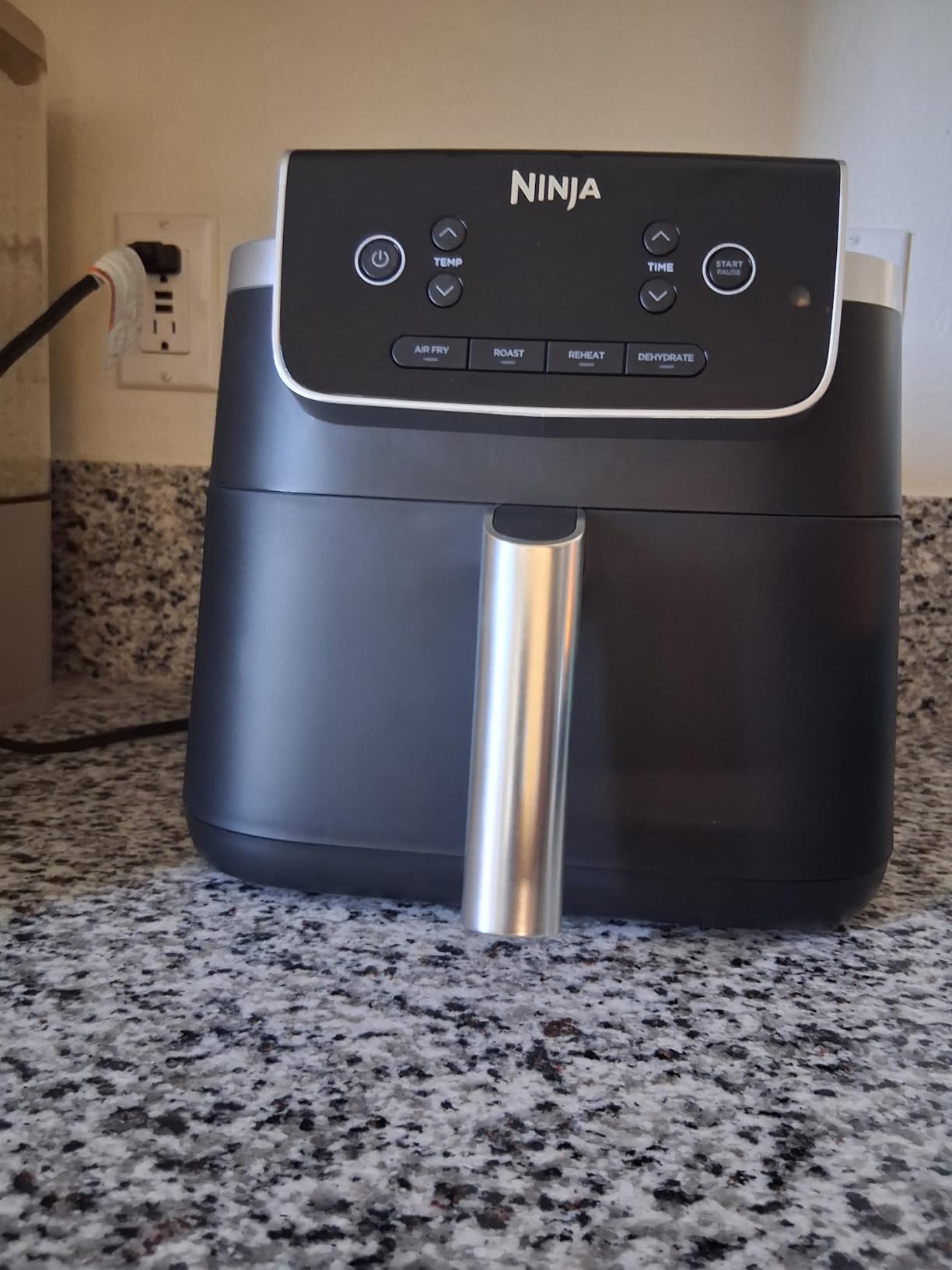 Ninja Air Fryer Pro XL 6.5QT Capacity fits up to 9lbs of Wings 7-in-1 Max Crisp, Broil, Air Fry, Roast, Bake, Reheat & Dehydrate Dishwasher Safe Parts Space Saving Grey AF182AMZ customer photo 1