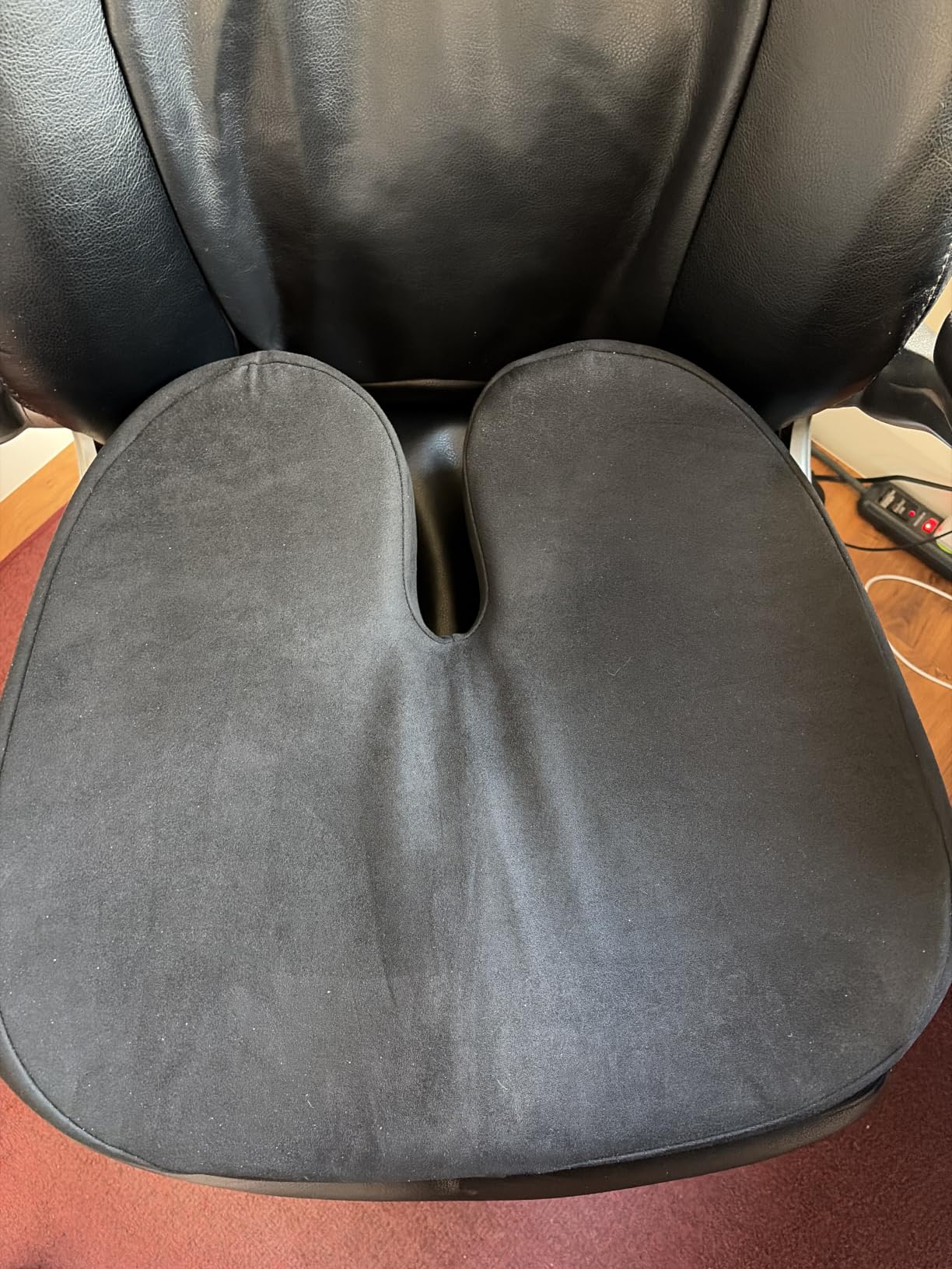 Seat Cushion - Memory Foam & Cooling Gel - Chair Cushion for Tailbone Pain Relief - Ergonomic Support for Coccyx, Sciatica & Butt - Office, Desk & Gaming Chair, Car, Wheelchair, Black customer photo 1