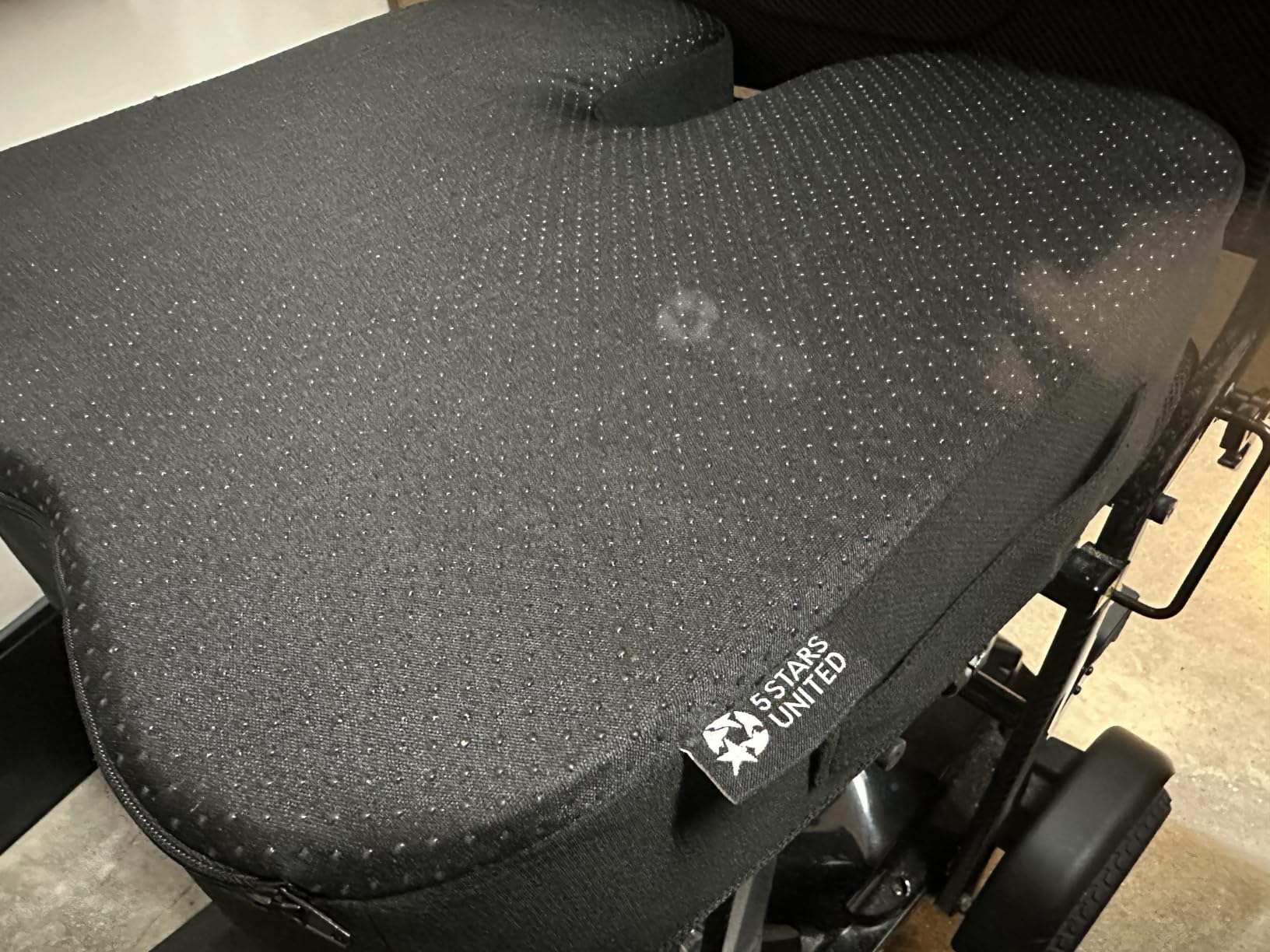 Seat Cushion - Memory Foam & Cooling Gel - Chair Cushion for Tailbone Pain Relief - Ergonomic Support for Coccyx, Sciatica & Butt - Office, Desk & Gaming Chair, Car, Wheelchair, Black customer photo 2