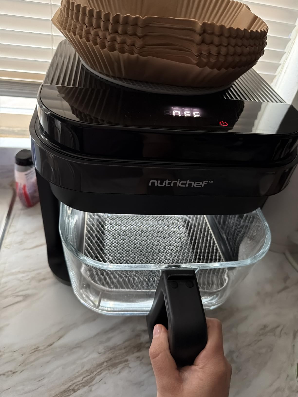 Nutrichef 5.8 Quart Air Fryer, 8-in-1 Preset Cook Modes, Transparent Fry Bowl for Best Cooking Results, Precise Temperature Control & Time customer photo 2