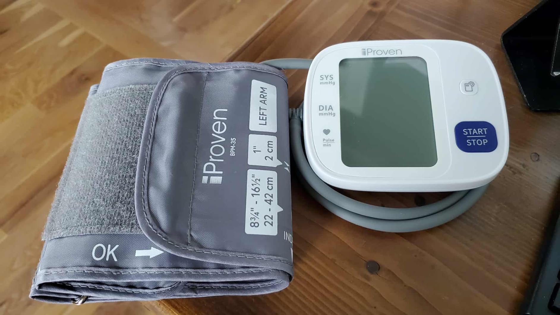 iProven Bluetooth Blood Pressure Monitor for Home Use with App Integration | For Upper Arm, Easy-to-Use One-Touch Operation, accurate BP Cuff with Large Display for Convenient Monitoring customer photo 1