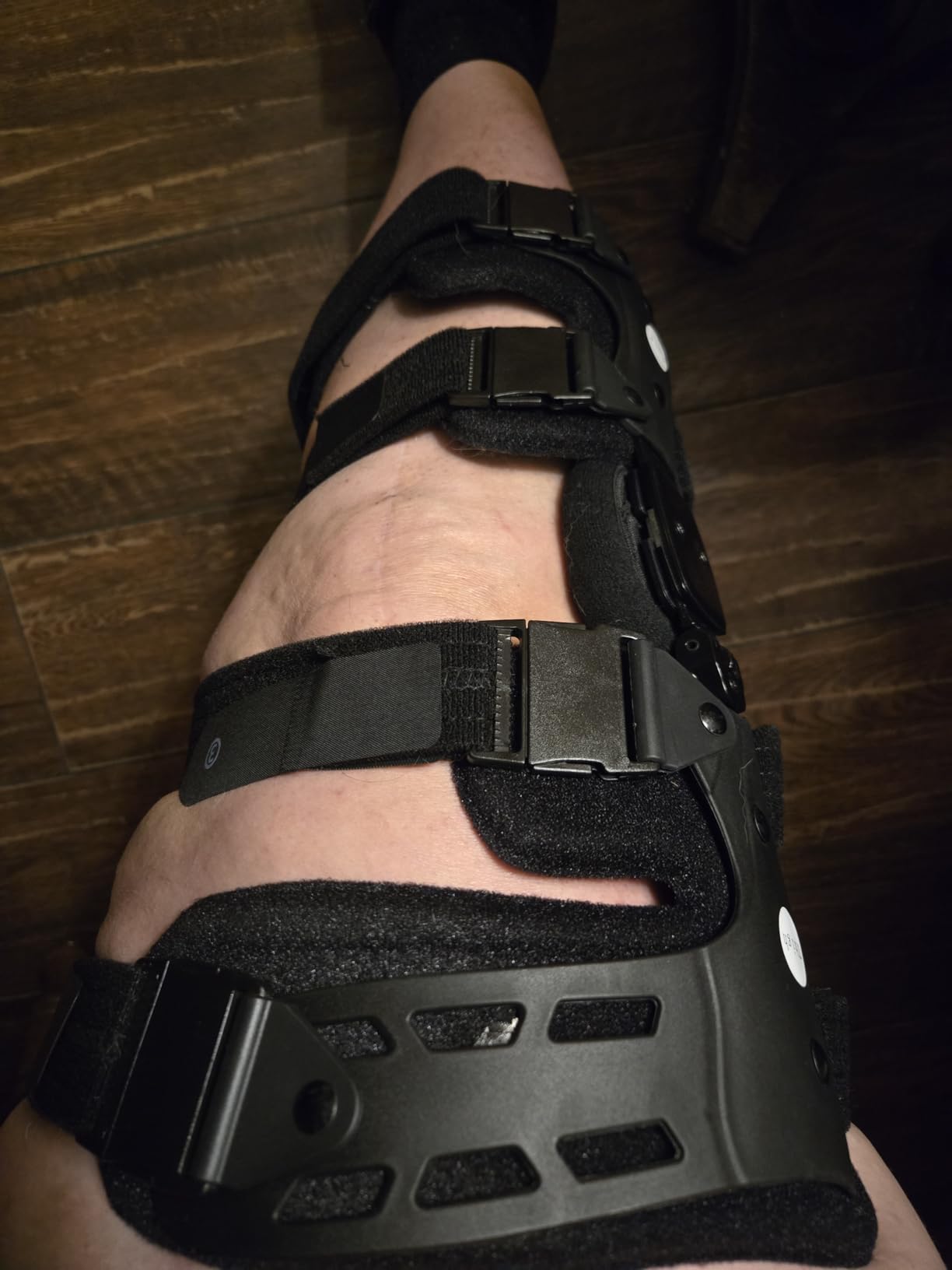Komzer OA Unloader Knee Brace, Adjustable 3-Point Medial/Lateral Offloading Support for Osteoarthritis Pain, Bone-on-Bone Joint Degeneration & Recovery, ROM Control, Black, Right customer photo 2