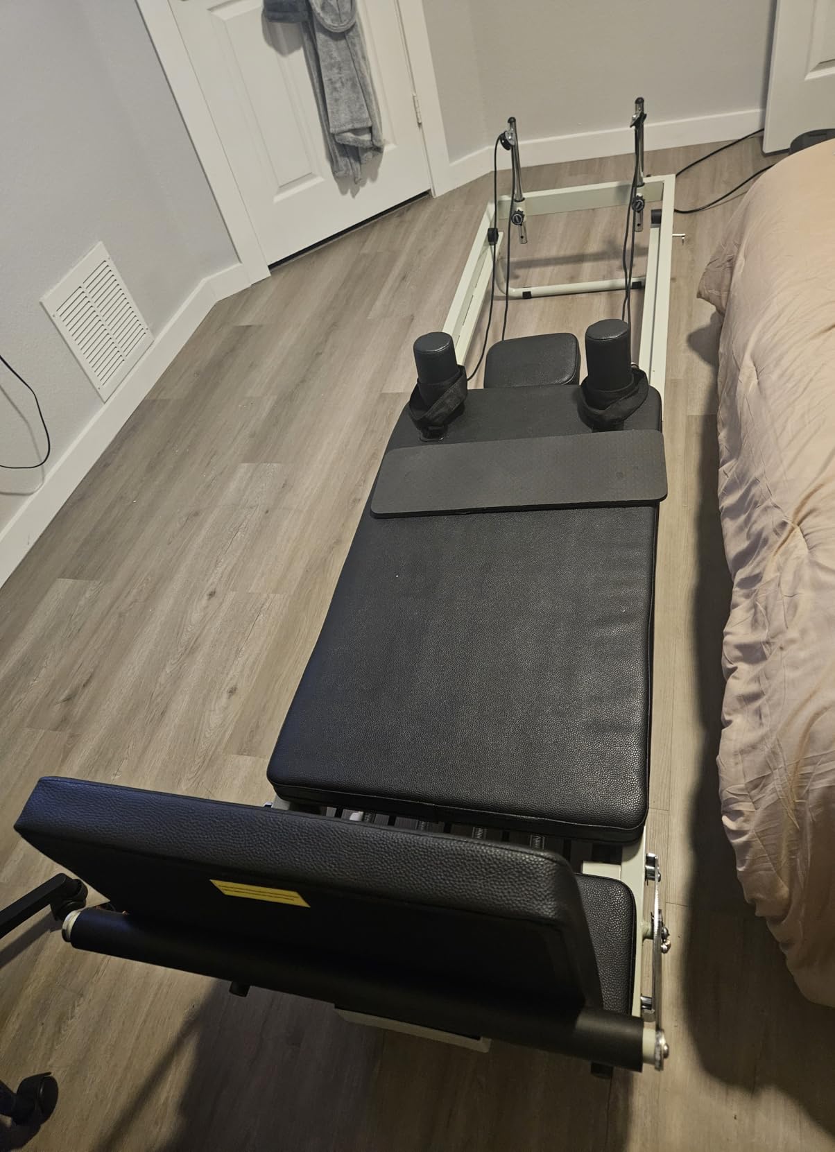 VEVOR Pilates Reformer Foldable, Suitable for Intermediate and Beginners Users, Pilates Equipment for Home Gym Studio Use with 4 Adjustable Resistance Spring, Up to 400 LBS customer photo 1