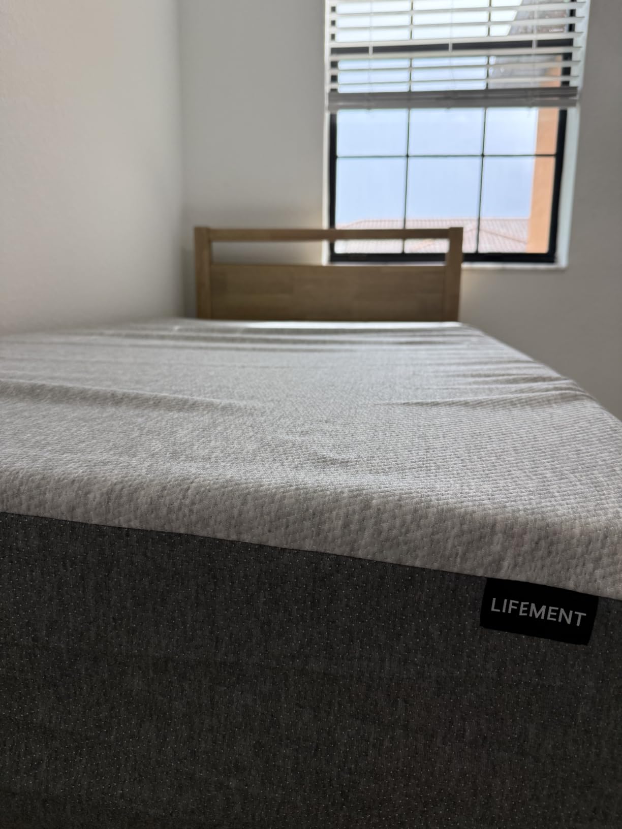 LIFEMENT Twin Mattress for Kids, 6 Inch Twin Bed Mattress, Basic Graphite Cooling Memory Foam Mattress in a Box, Pressure Relief with Medium Firm Support, CertiPUR-US Certified, 75''L x 39''W customer photo 1