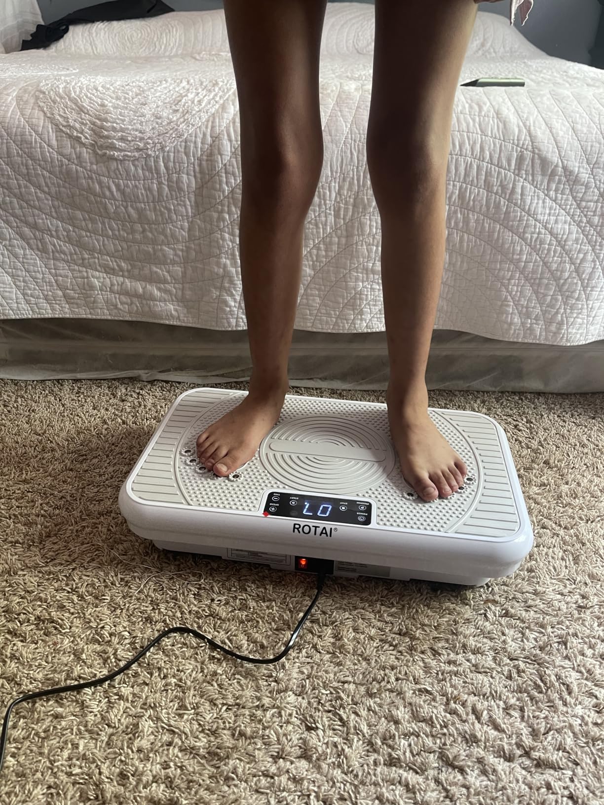 ROTAI Vibration Plate Exercise Machine for Lymphatic Drainage Massager & Weight Loss, 400 lbs Capacity Whole Body Vibrating Shake Plate Workout for Women and Men customer photo 1