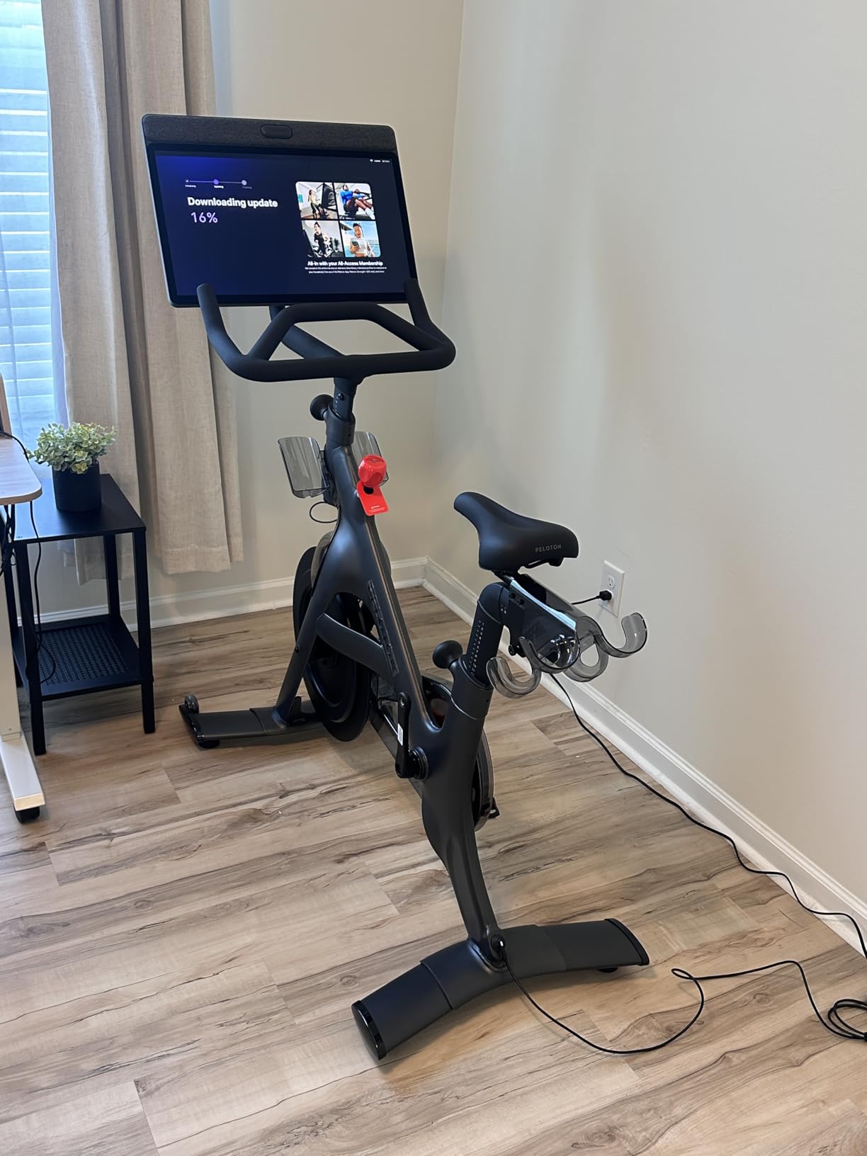 Peloton Exercise Bikes, Indoor Stationery Cross Training Bikes with HD Swivel Screen customer photo 1