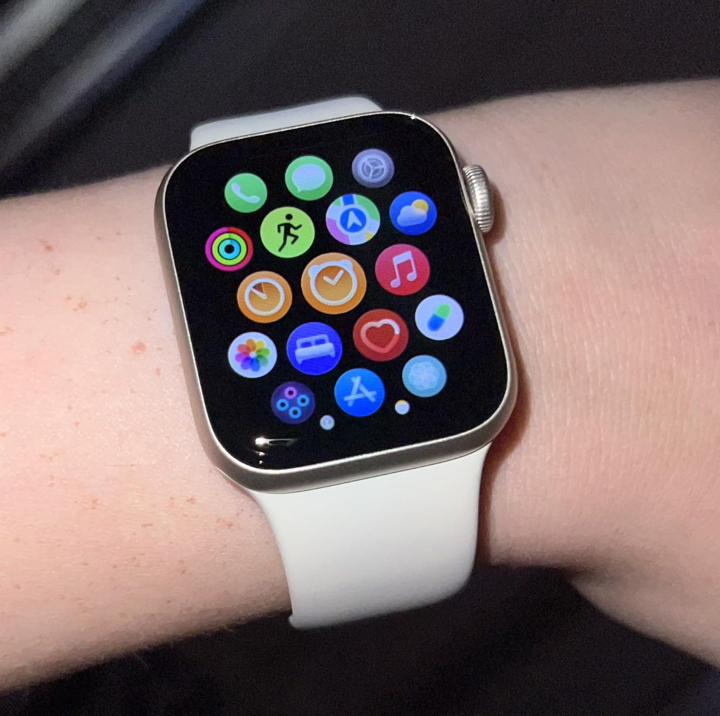Apple Watch SE 3 [GPS 40mm] Smartwatch with Midnight Aluminum Case with Midnight Sport Band - S/M customer photo 2