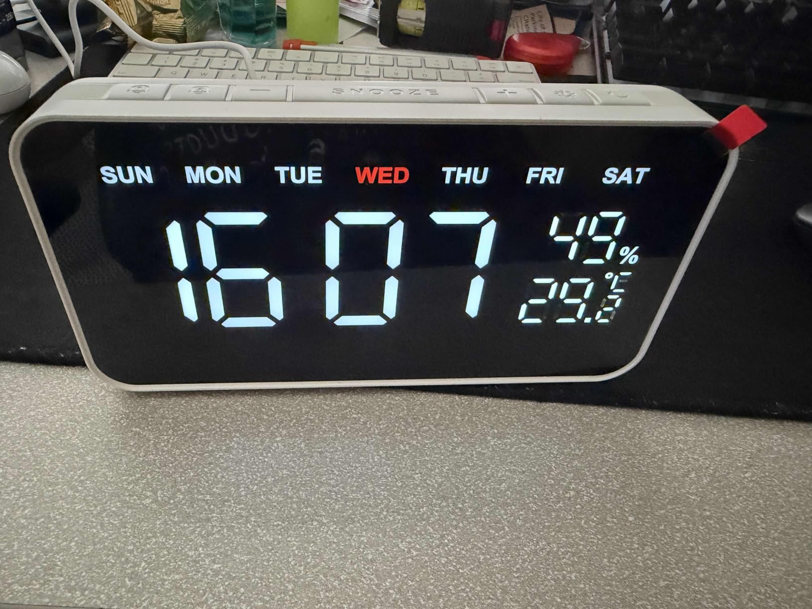 Dekala Bed Shaker Loud Alarm Clock for Heavy Sleepers Adults, Vibrating Dual Alarm Clocks for Bedrooms, Large Display Auto Dimmer, Temperature & Humidity Detect, 7-Day Programmable, Ideal Gift customer photo 1
