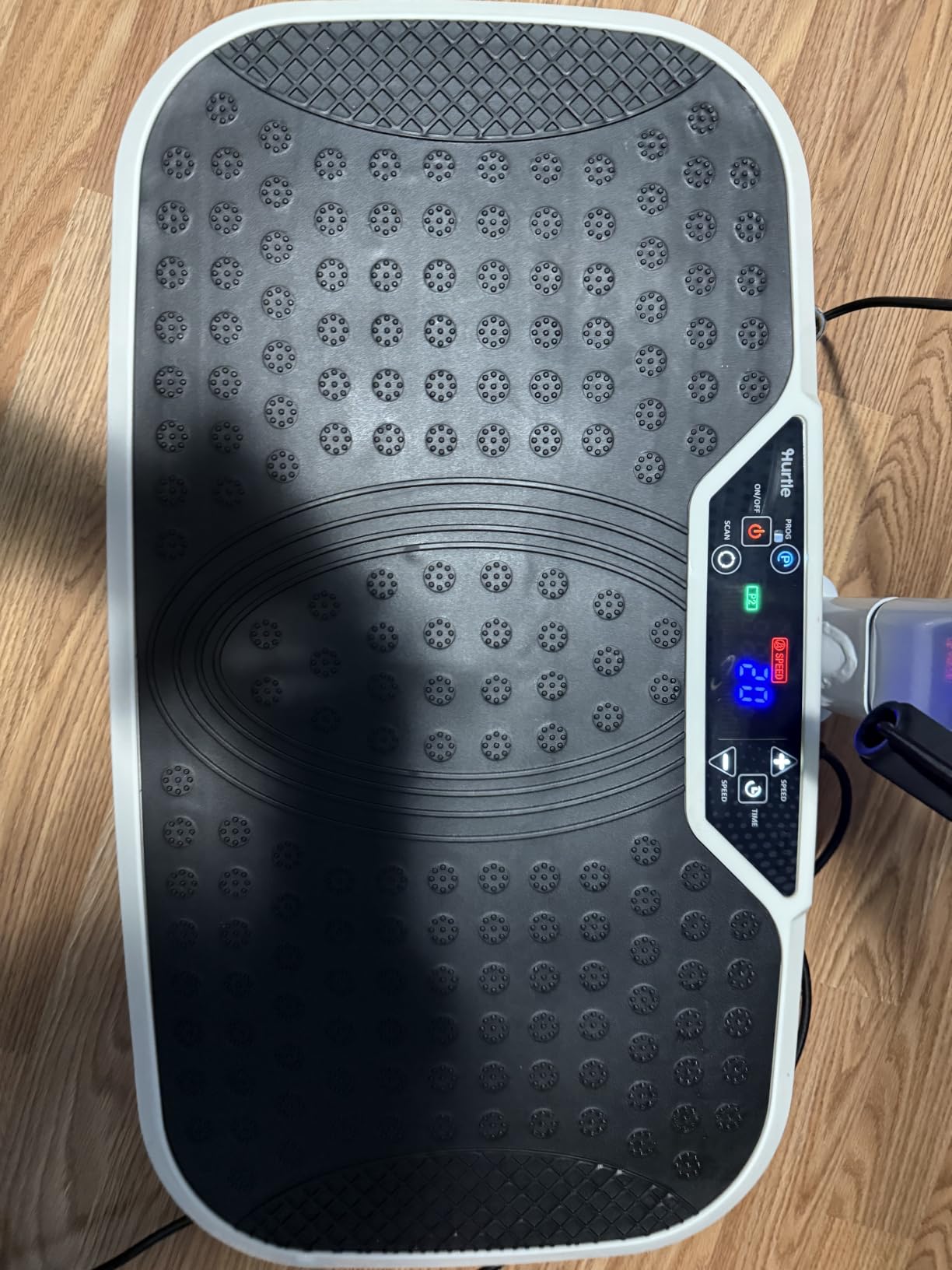 Hurtle Vibration Plate Exercise Machine with Handlebar, Vibration Plate with Handles for Low-Impact Home Fitness, 1-99 Speed Levels, 10 Preset Programs, Remote Control, Quiet Workout Platform customer photo 1