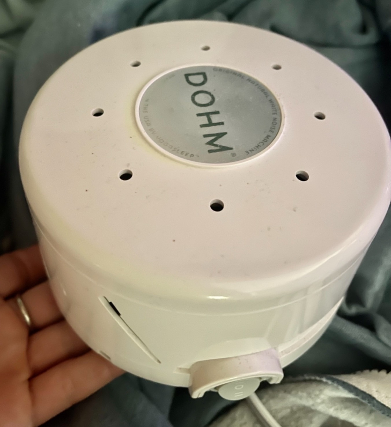 Yogasleep Dohm Classic (White) The Original White Noise Sound Machine, Soothing Natural Sounds from a Real Fan, Sleep Therapy for Adults & Baby, Noise Cancelling for Office Privacy & Meditation customer photo 2