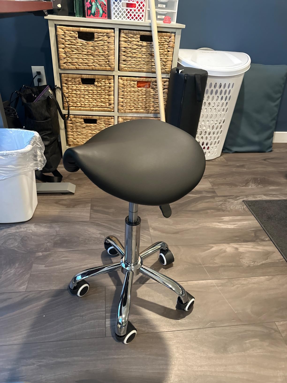 KKTONER Rolling Saddle Stool PU Leather Swivel Adjustable Rolling Stool with Wheels Salon Chair Black customer photo 2