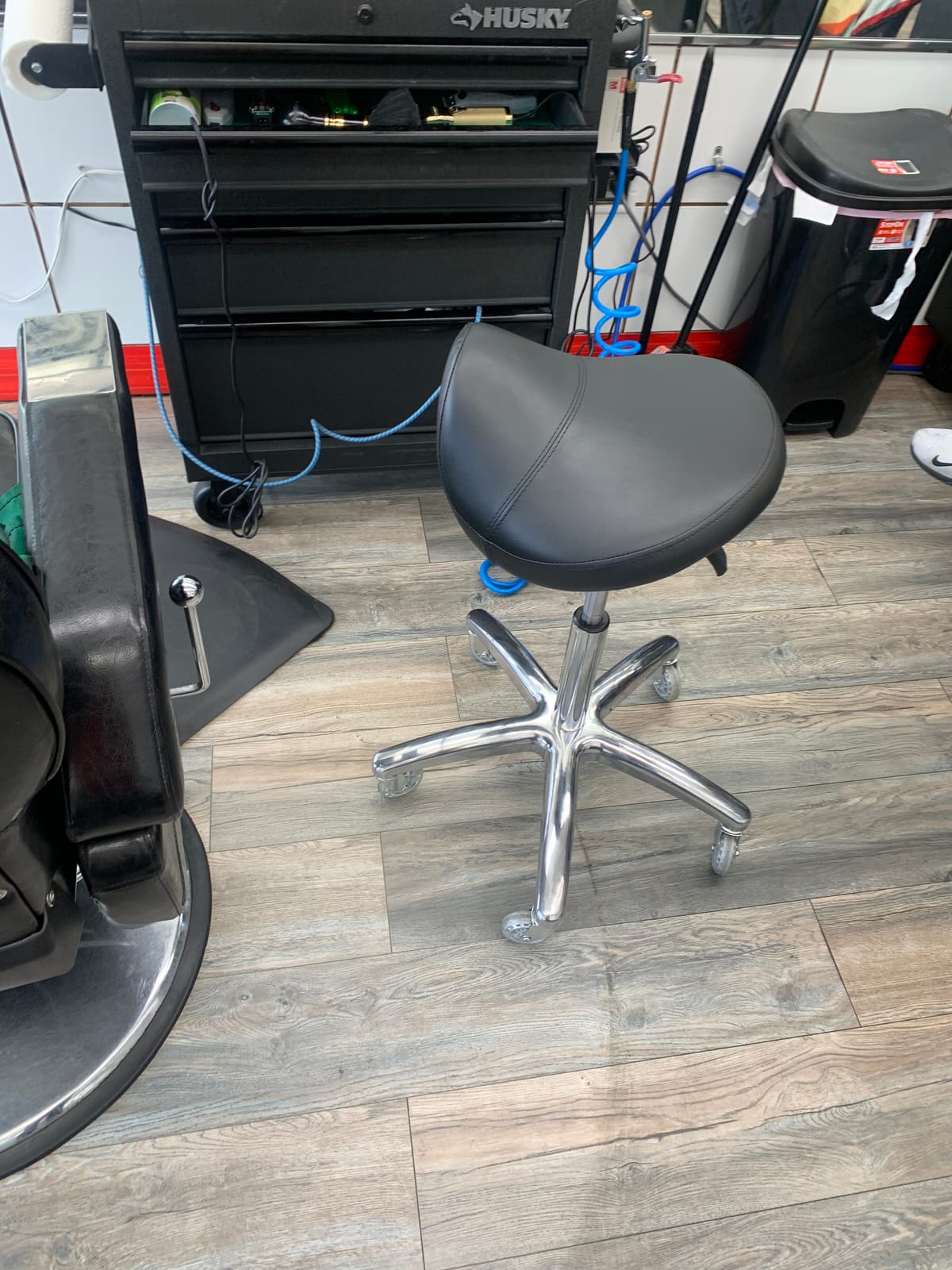 TASALON Wheeled Ergonomic Swivel Saddle Stool, Black customer photo 1