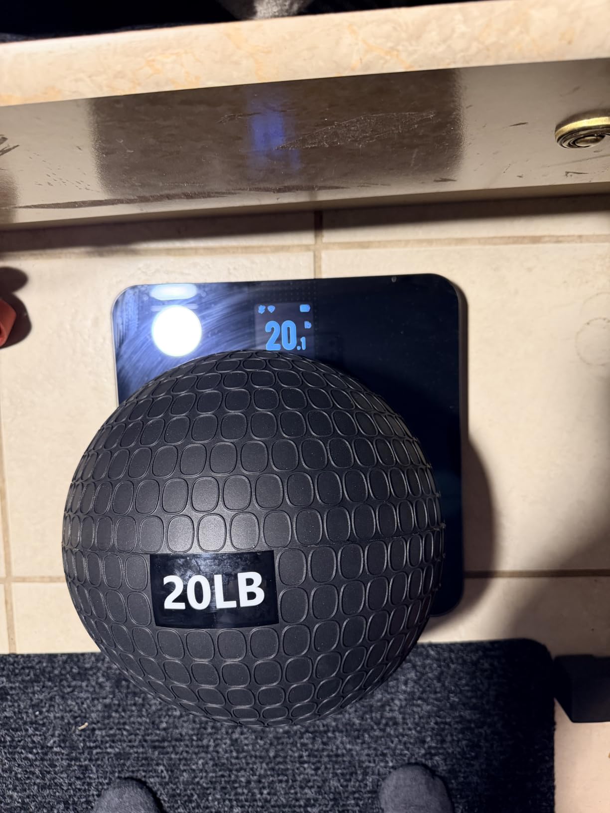 Amazon Basics Slam Medicine Balls for Exercise customer photo 1