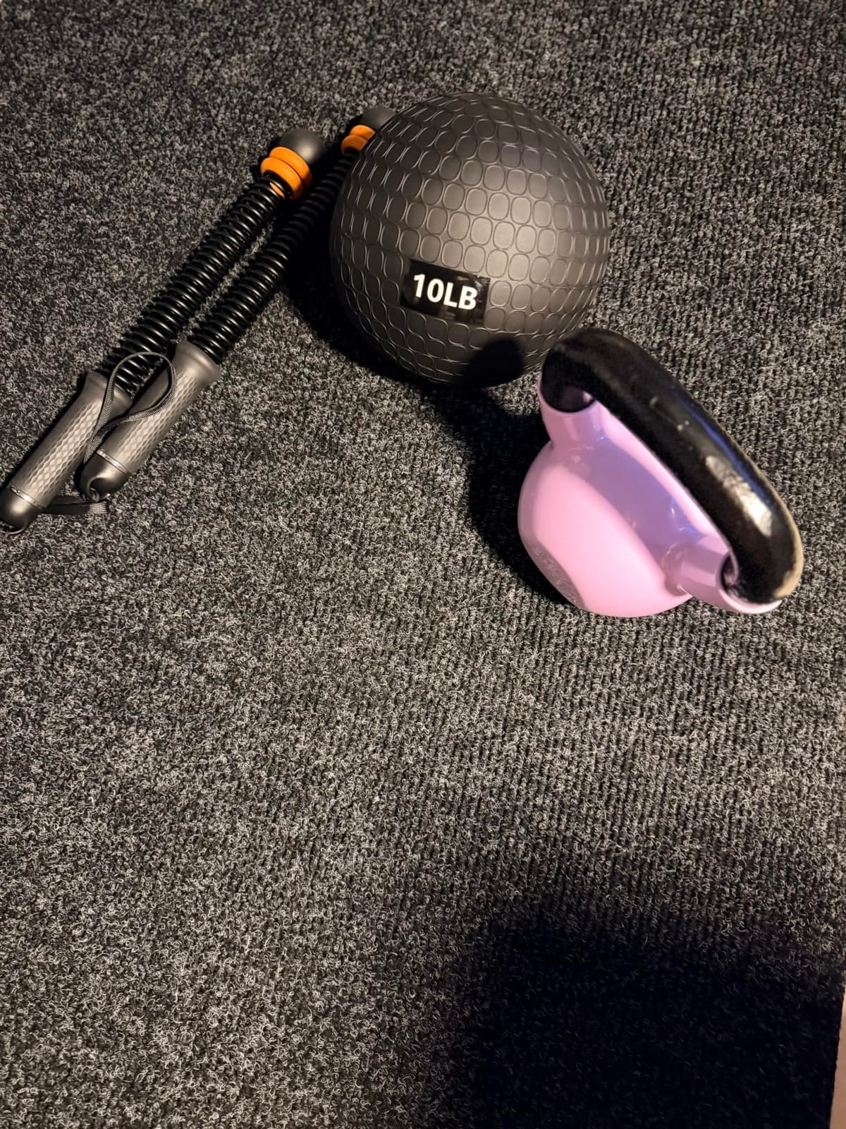 Amazon Basics Slam Medicine Balls for Exercise customer photo 2