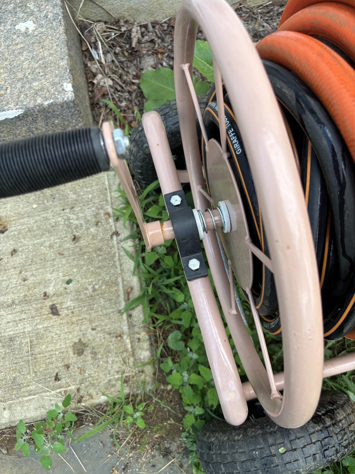 Liberty Garden Industrial 4 Wheel 300 Foot of 0.625 Inch Hose Steel Frame Water Hose Reel Cart for Backyard, Garden, or Lawn, Beige customer photo 2